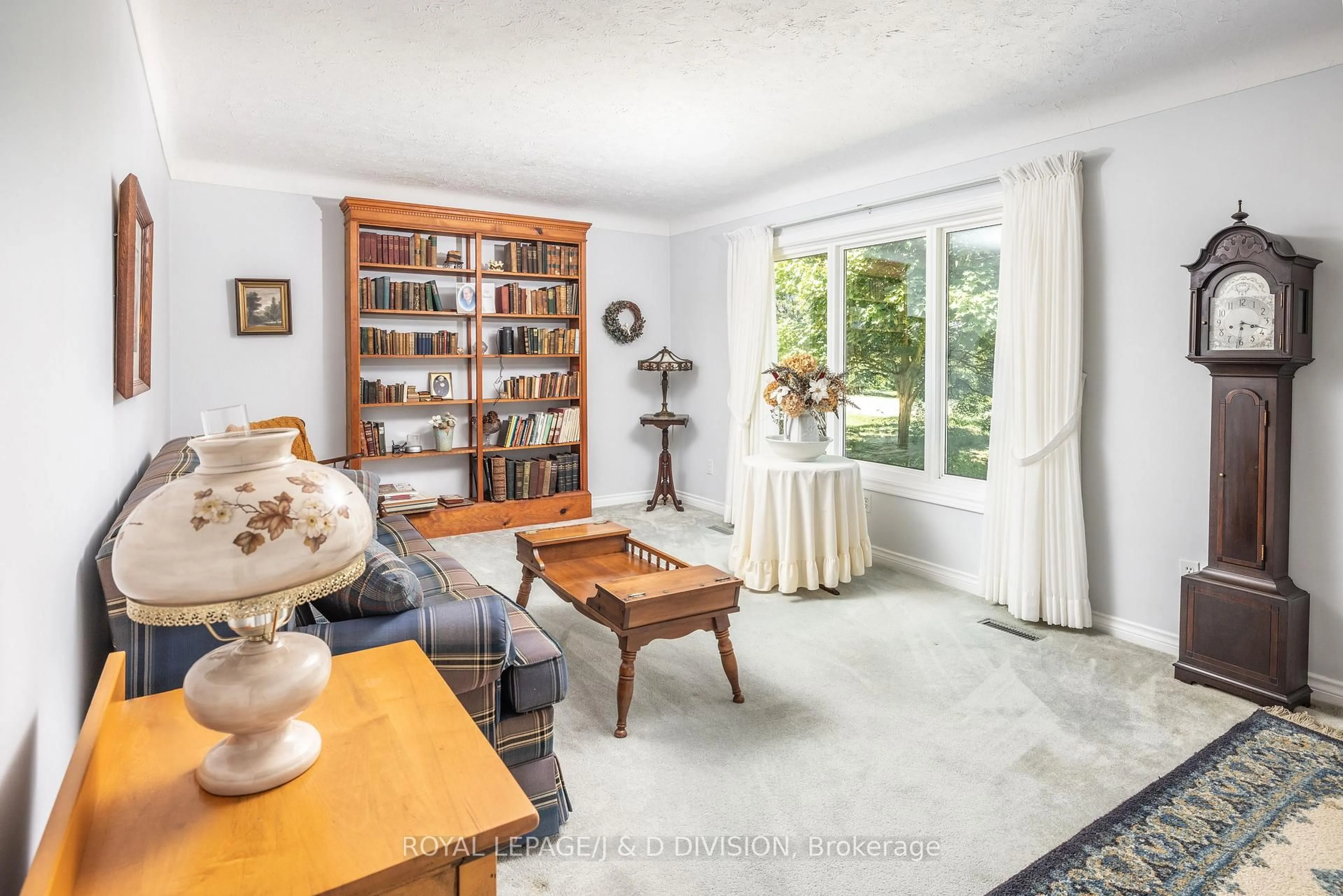 Living room with furniture, unknown for 478 Johnson St, Niagara-on-the-Lake Ontario L0S 1J0