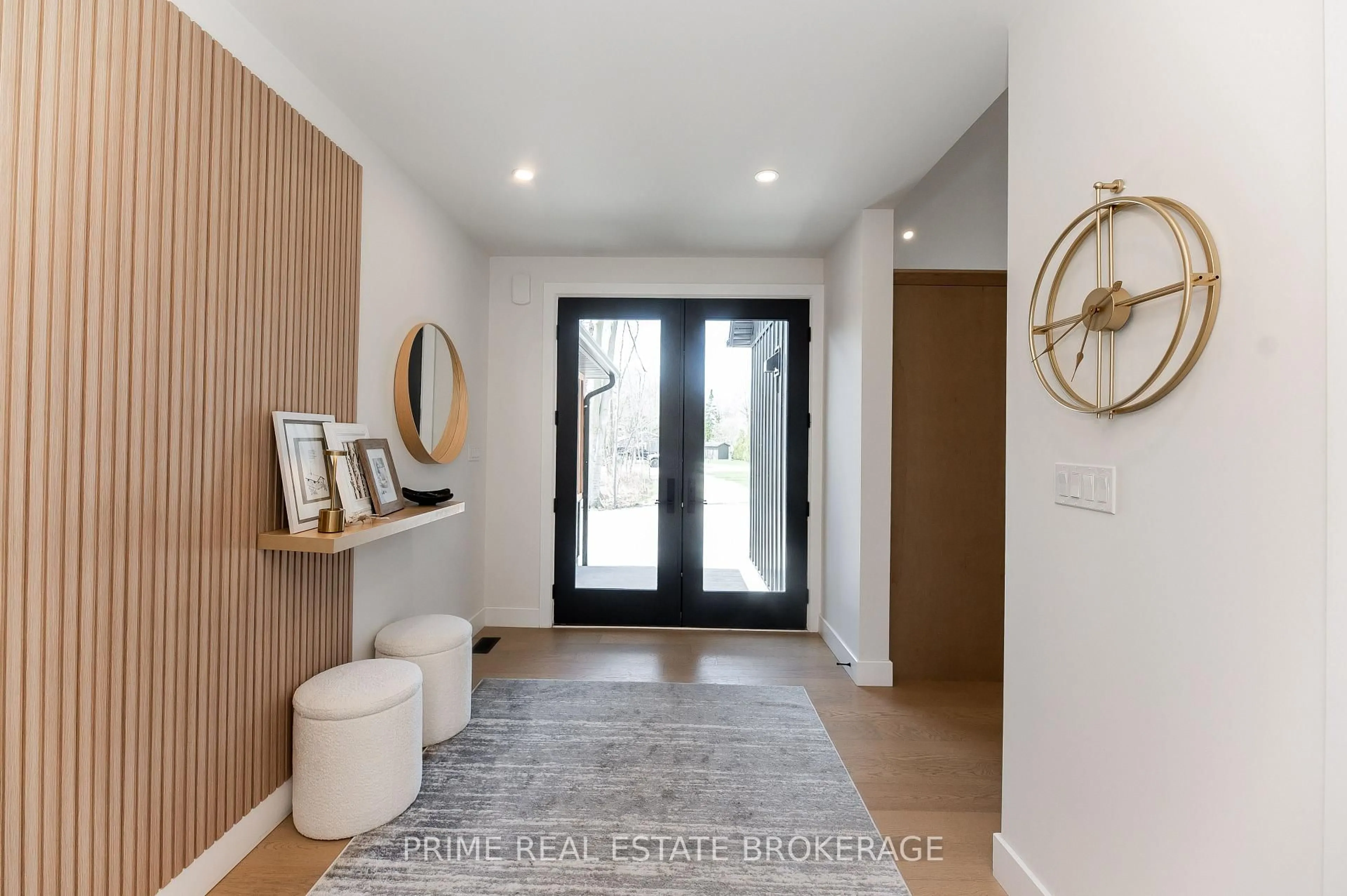 Indoor entryway for 74356 Driftwood Dr, Bluewater Ontario N0M 1G0