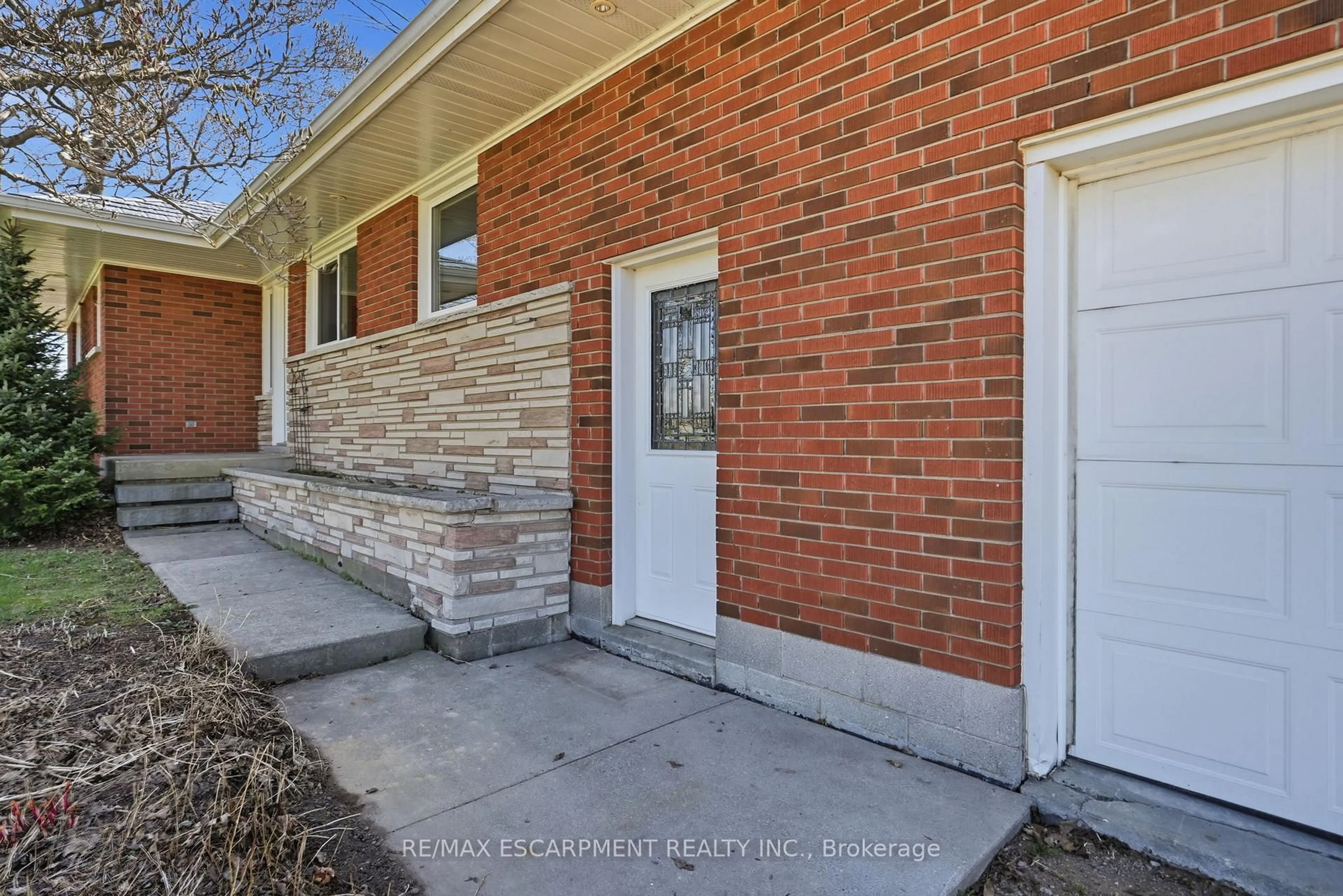 Home with brick exterior material, street for 371 Highway 52, Hamilton Ontario L9H 5E2