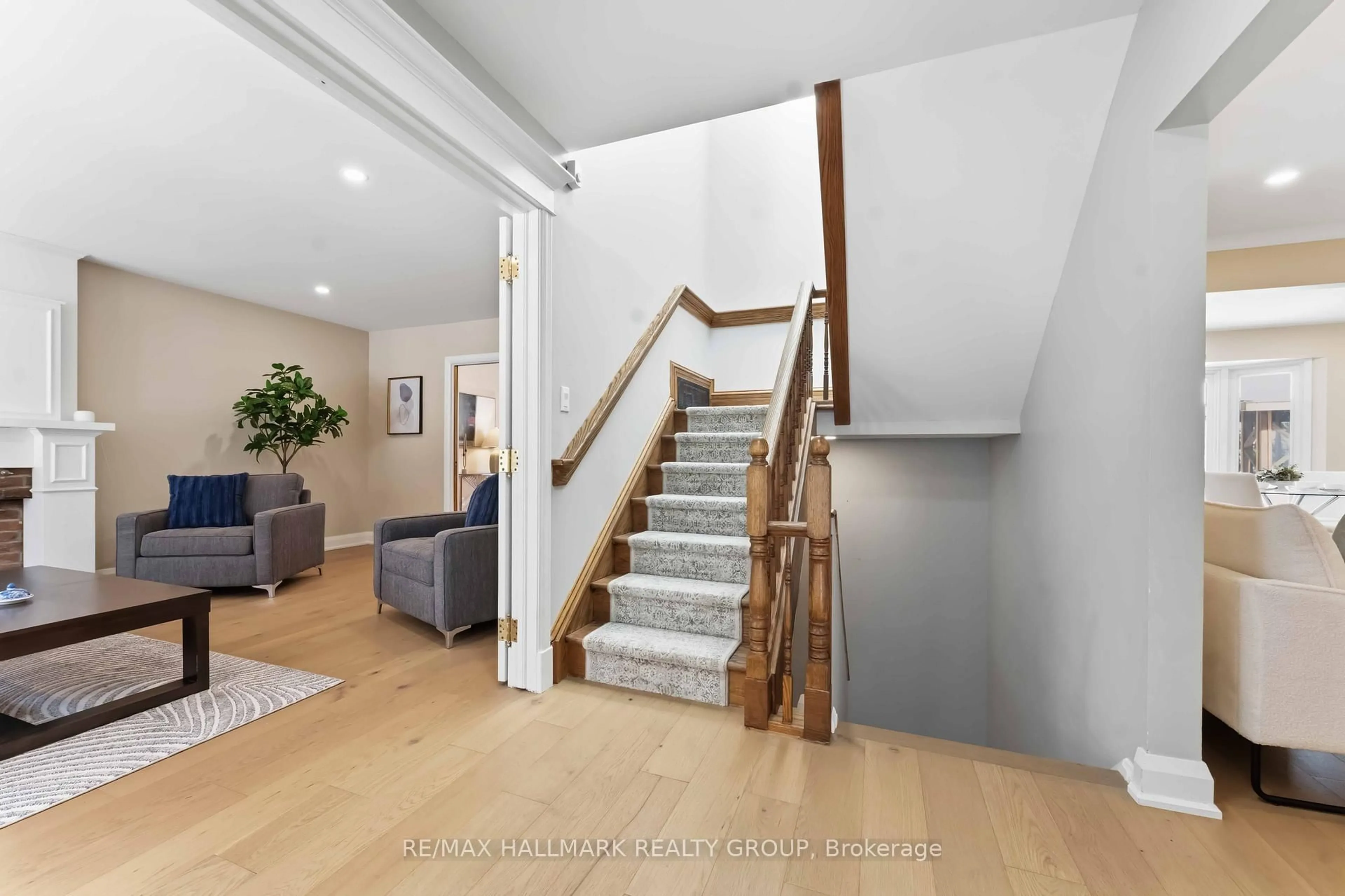 Unknown for 19 Kingsford Cres, Ottawa Ontario K2K 1T5