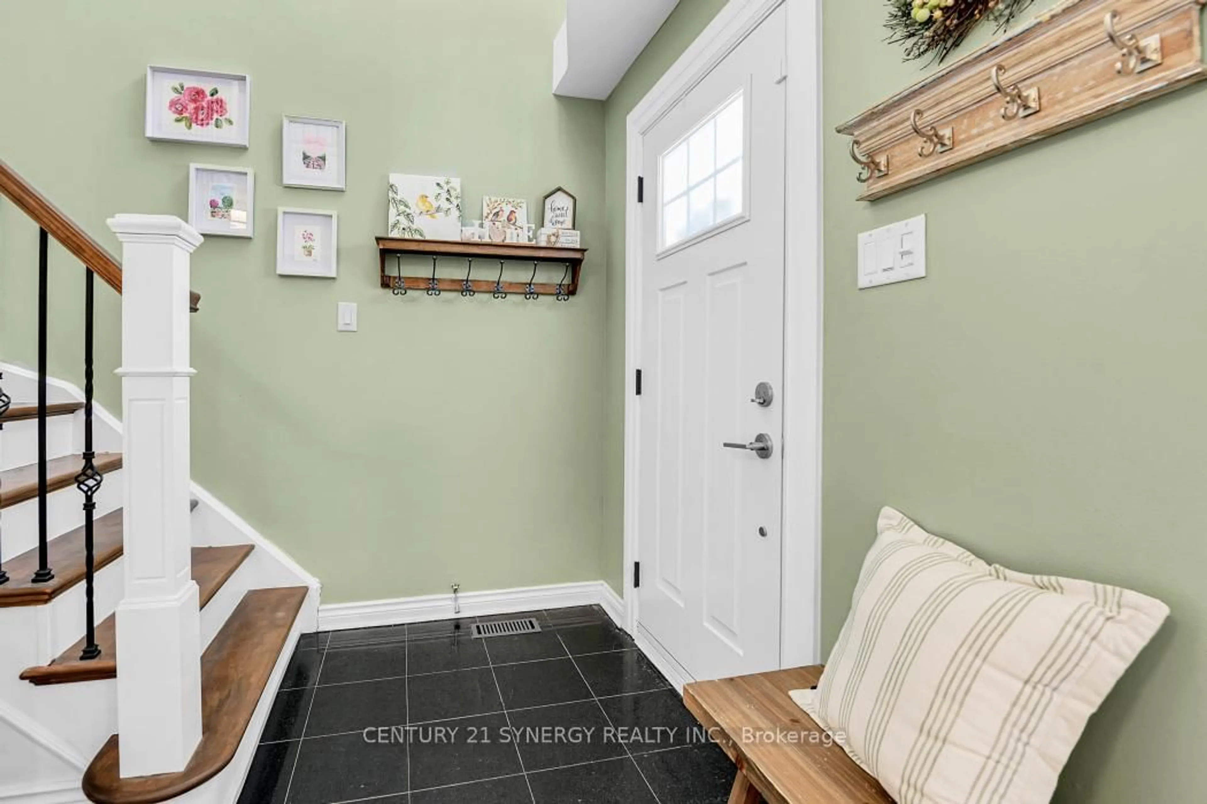 Indoor entryway for 25 Waterton Cres, Kanata Ontario K2M 1Y8