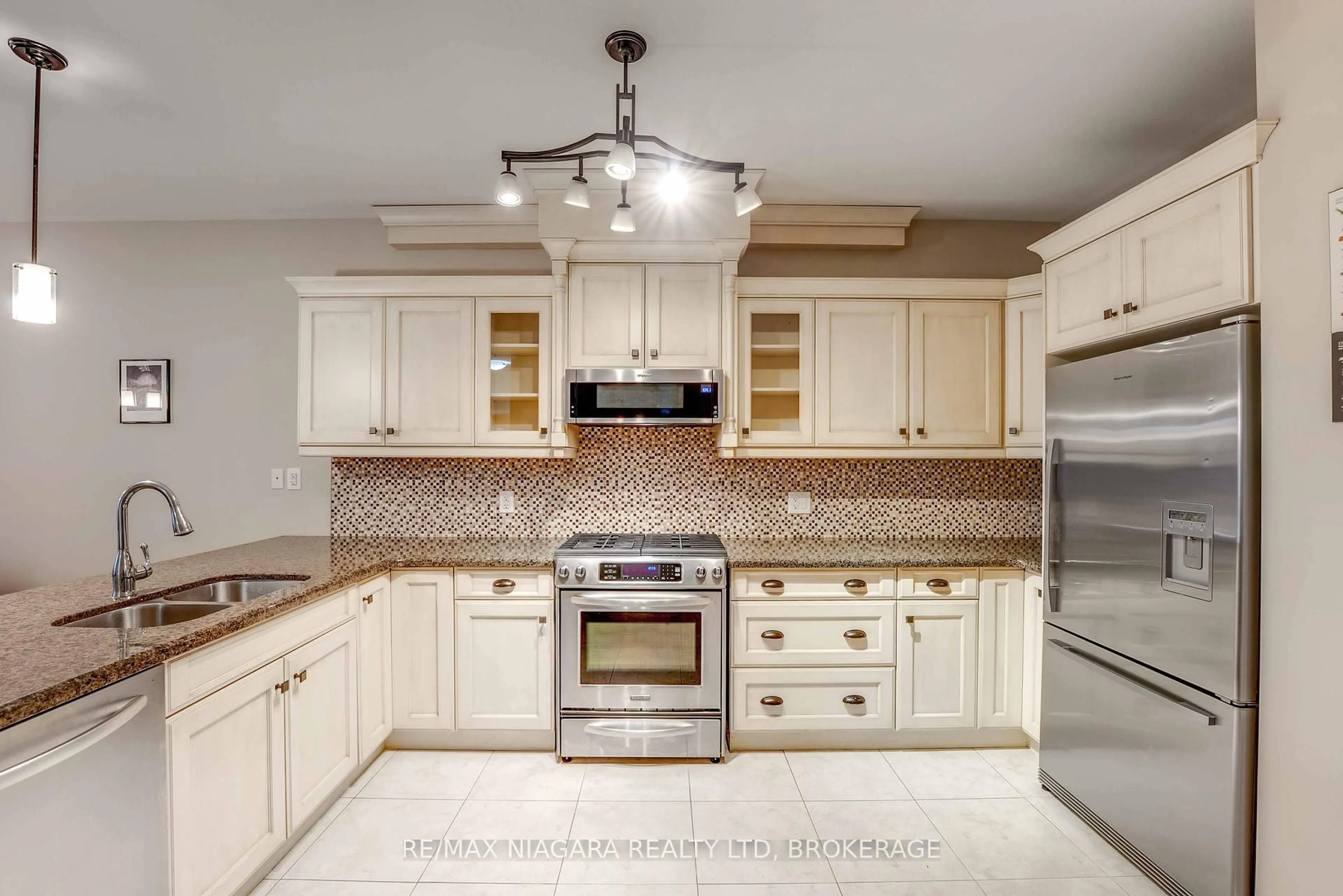 Unknown for 24 EMERALD COMMON, St. Catharines Ontario L2M 0A7