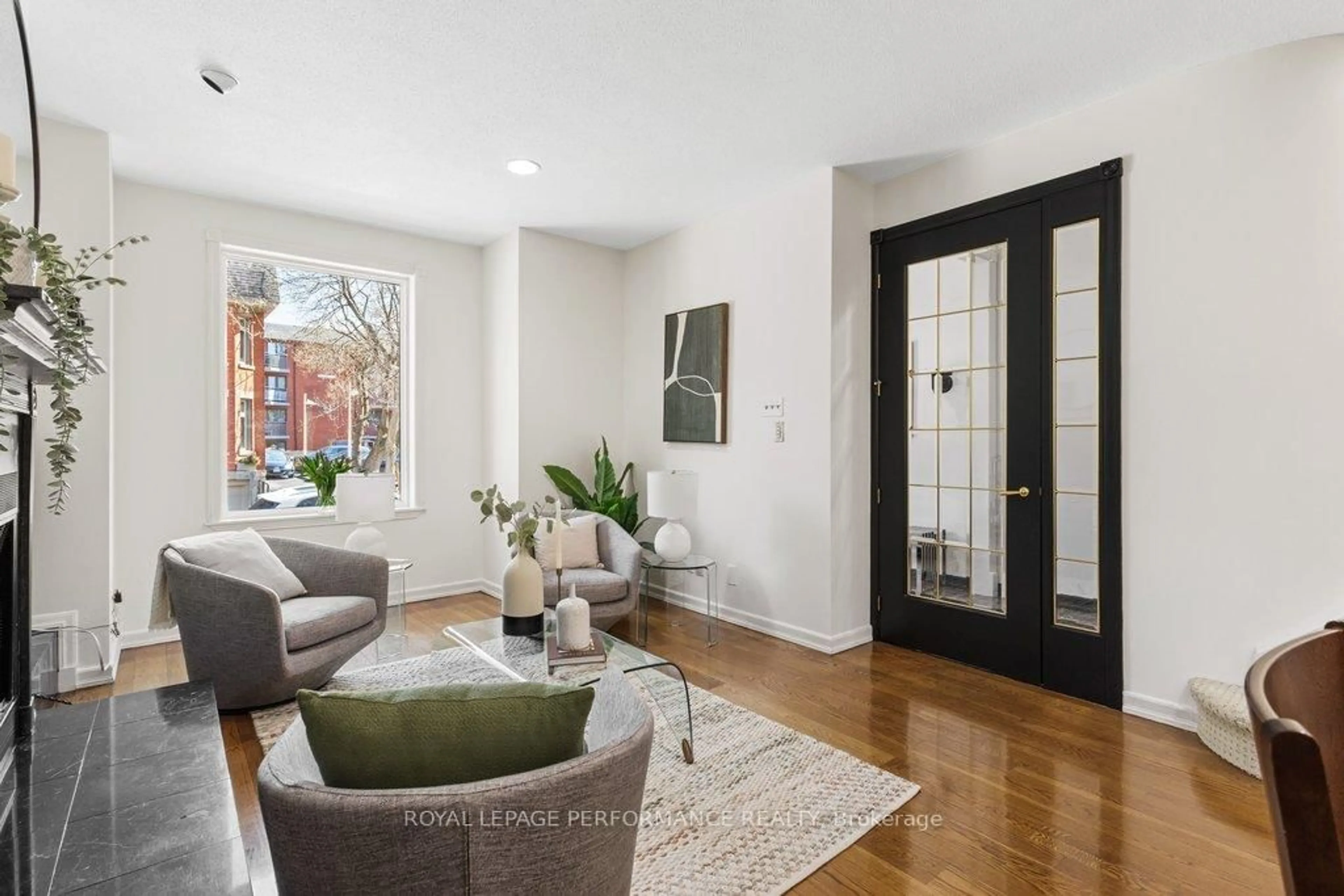 Living room with furniture, unknown for 35 Waverley St, Ottawa Ontario K2P 0T7