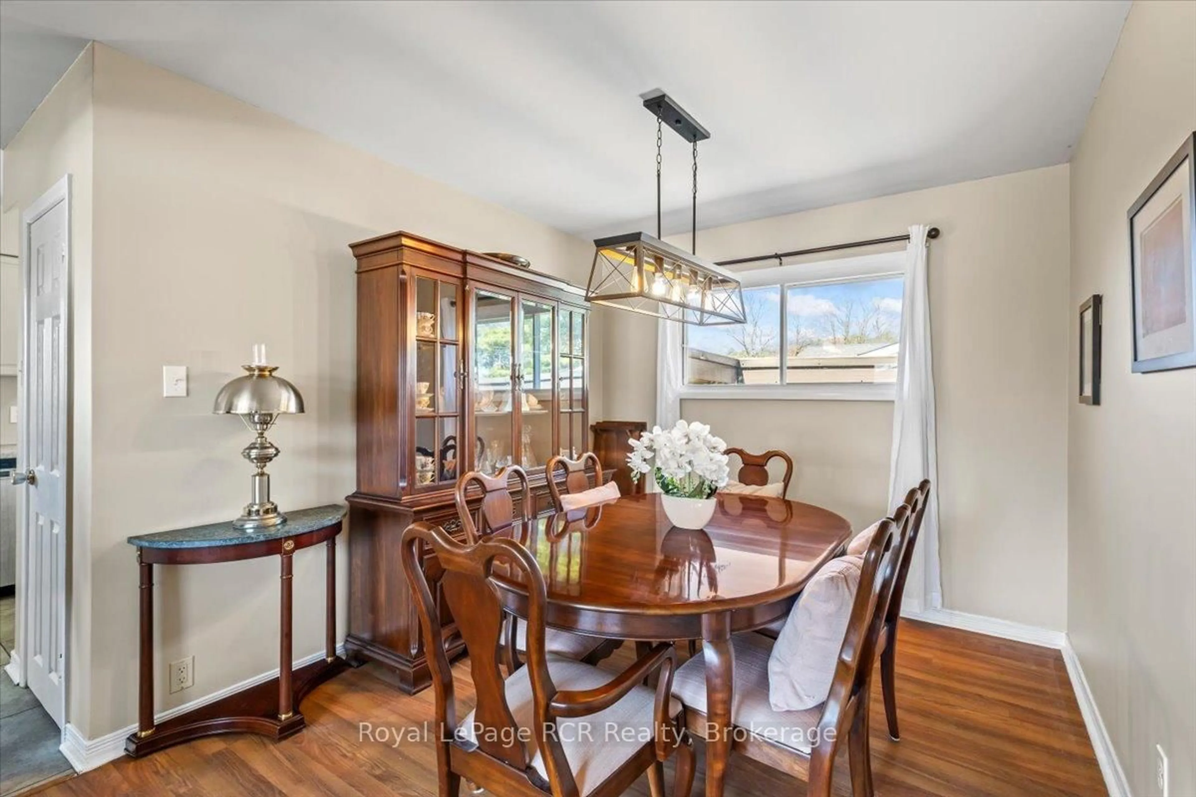 Dining room, wood/laminate floor for 610 13th St, Hanover Ontario N4N 1Y8