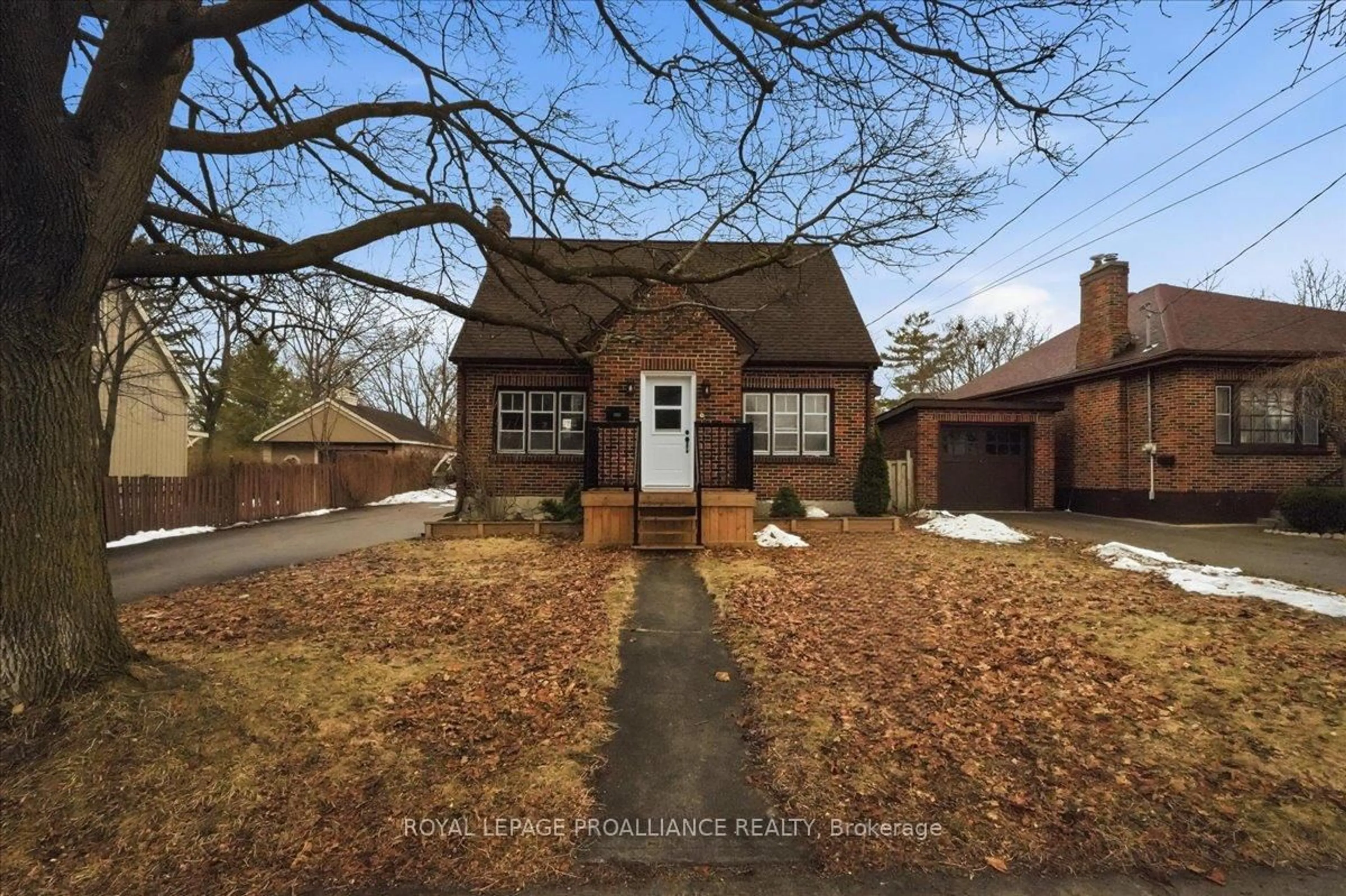 Home with brick exterior material, street for 322 Dufferin Ave, Belleville Ontario K8N 3X7