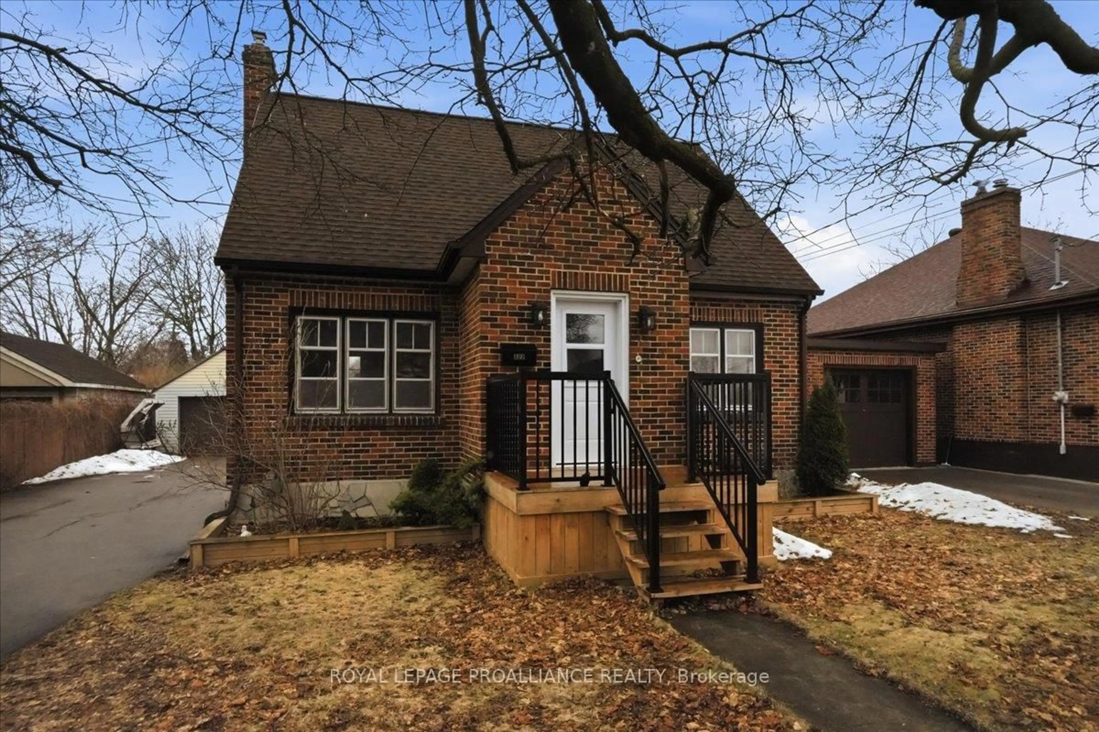 Home with brick exterior material, street for 322 Dufferin Ave, Belleville Ontario K8N 3X7