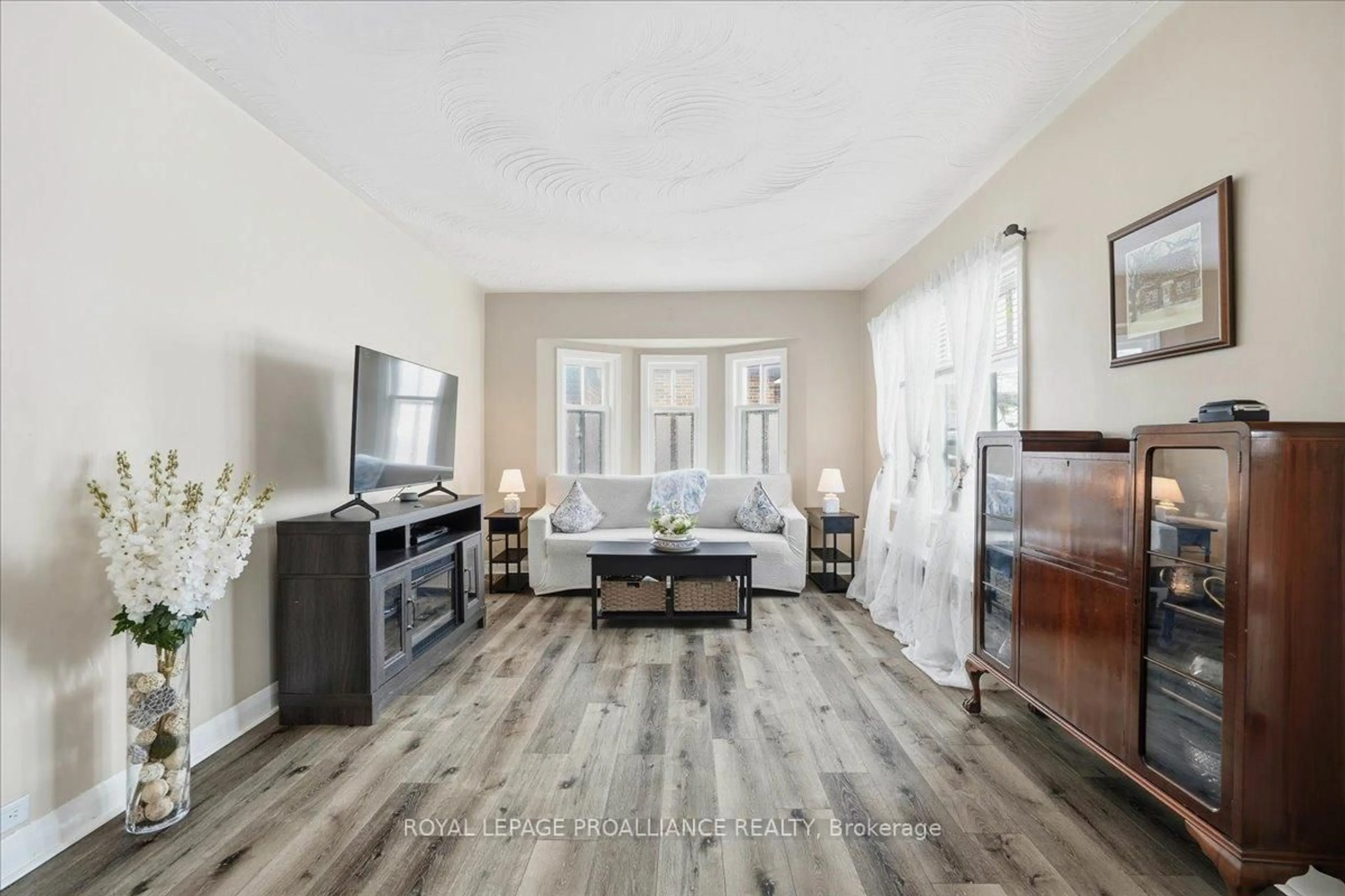 Living room with furniture, unknown for 322 Dufferin Ave, Belleville Ontario K8N 3X7