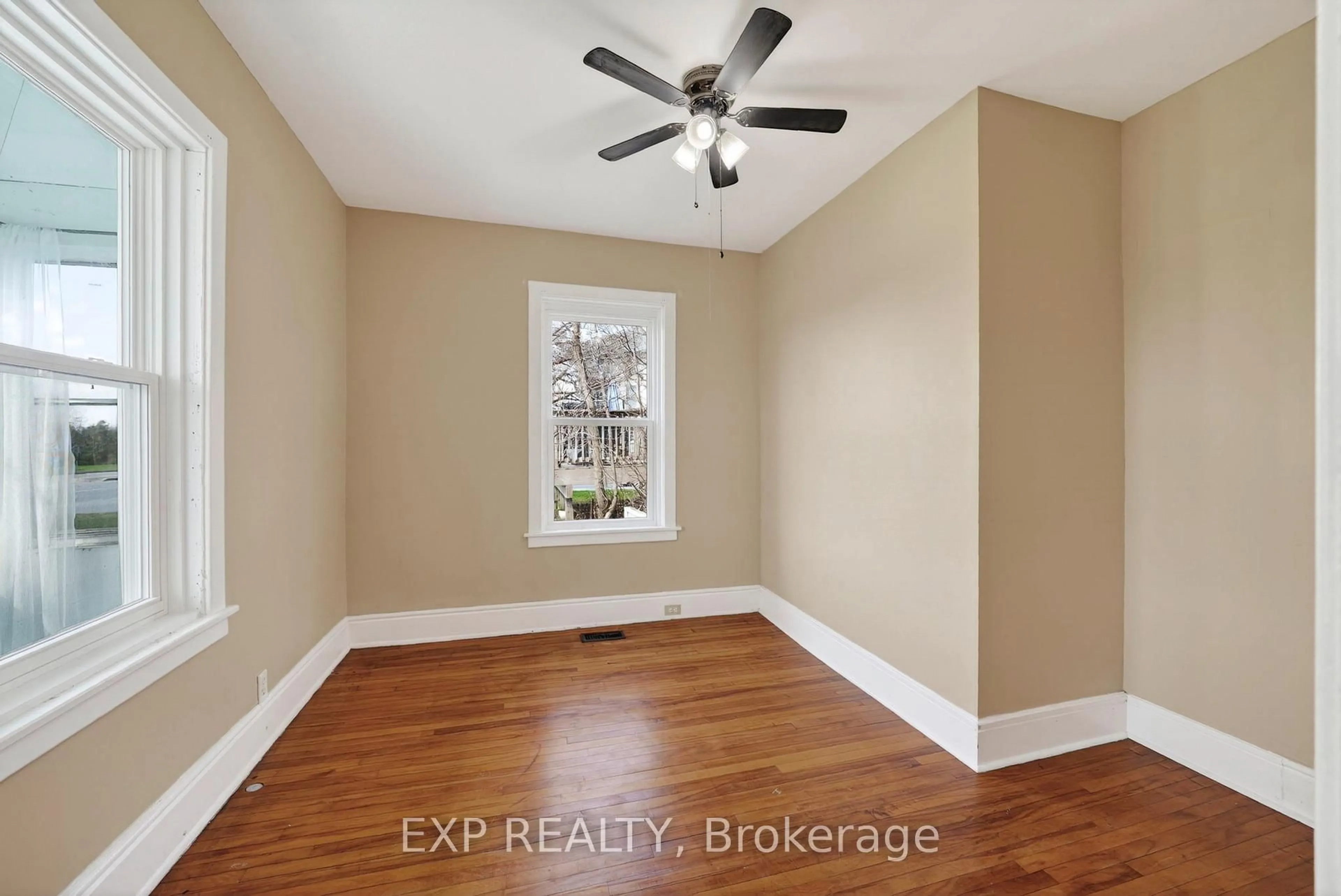 A pic of a room for 231 Water St, Cornwall Ontario K6J 1A4