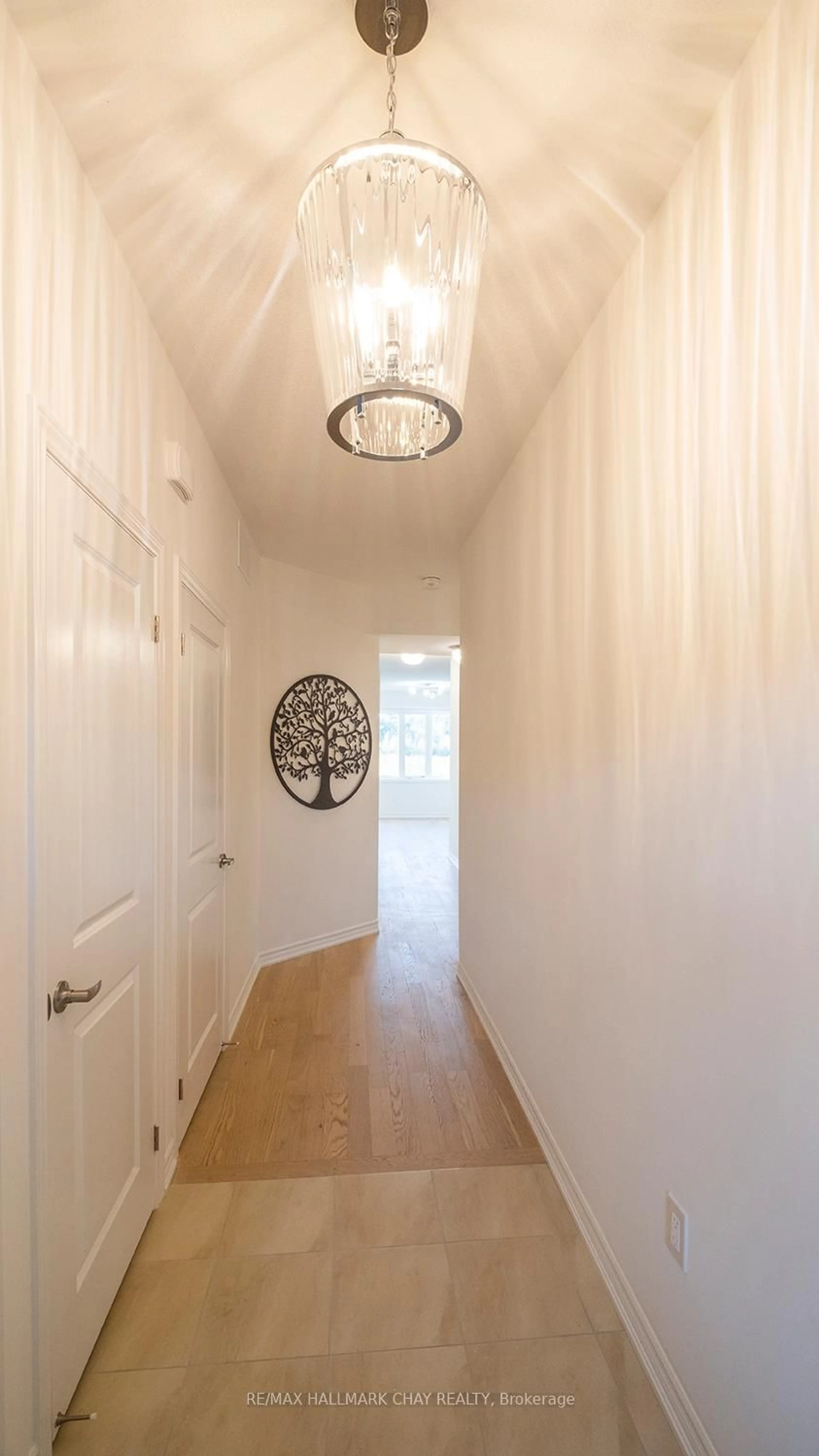 Indoor entryway for 64 Hillcroft Way, Kawartha Lakes Ontario K0M 1A0