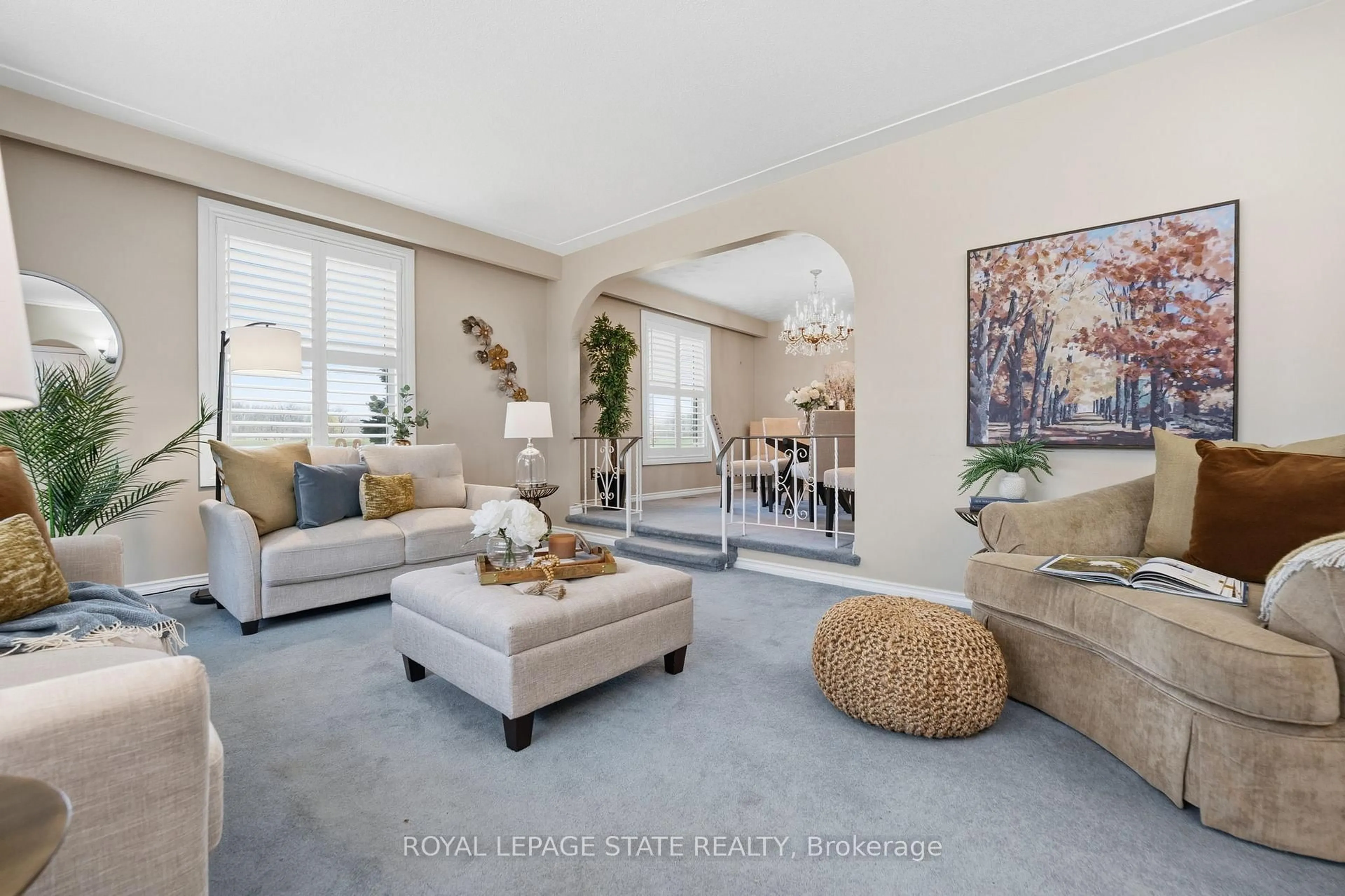 Living room with furniture, carpet floor for 515 Golf Club Rd, Hamilton Ontario L0R 1P0