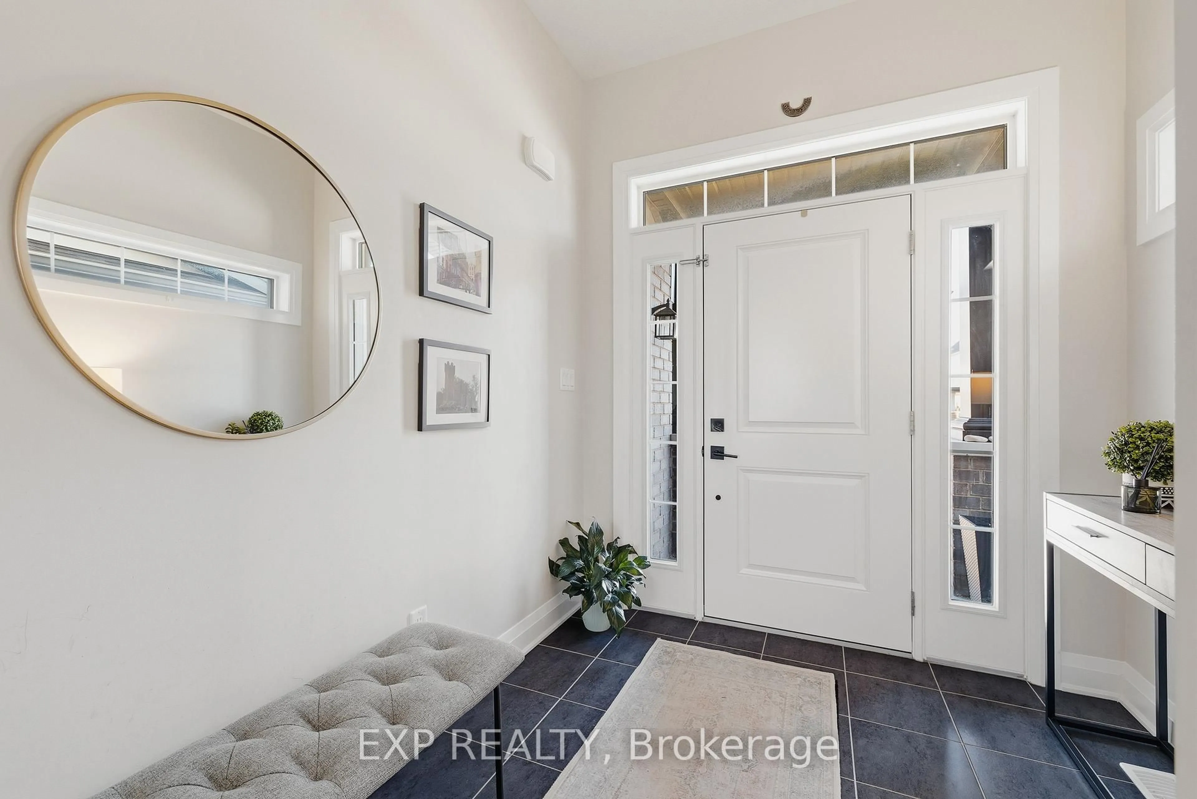 Indoor entryway for 38 SPORTSMAN HIL St, Kitchener Ontario N2H 5T3
