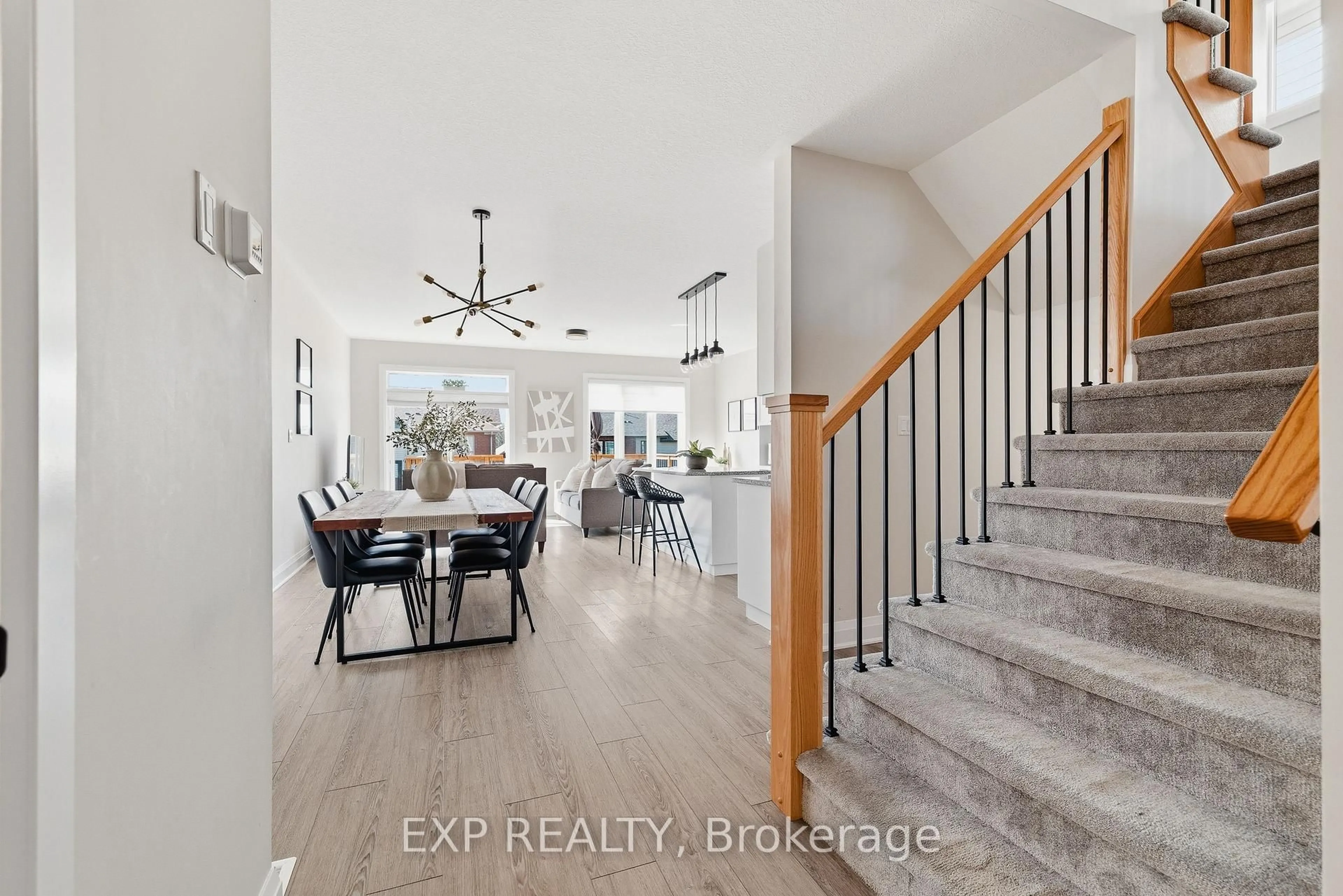 Indoor entryway for 38 SPORTSMAN HIL St, Kitchener Ontario N2H 5T3