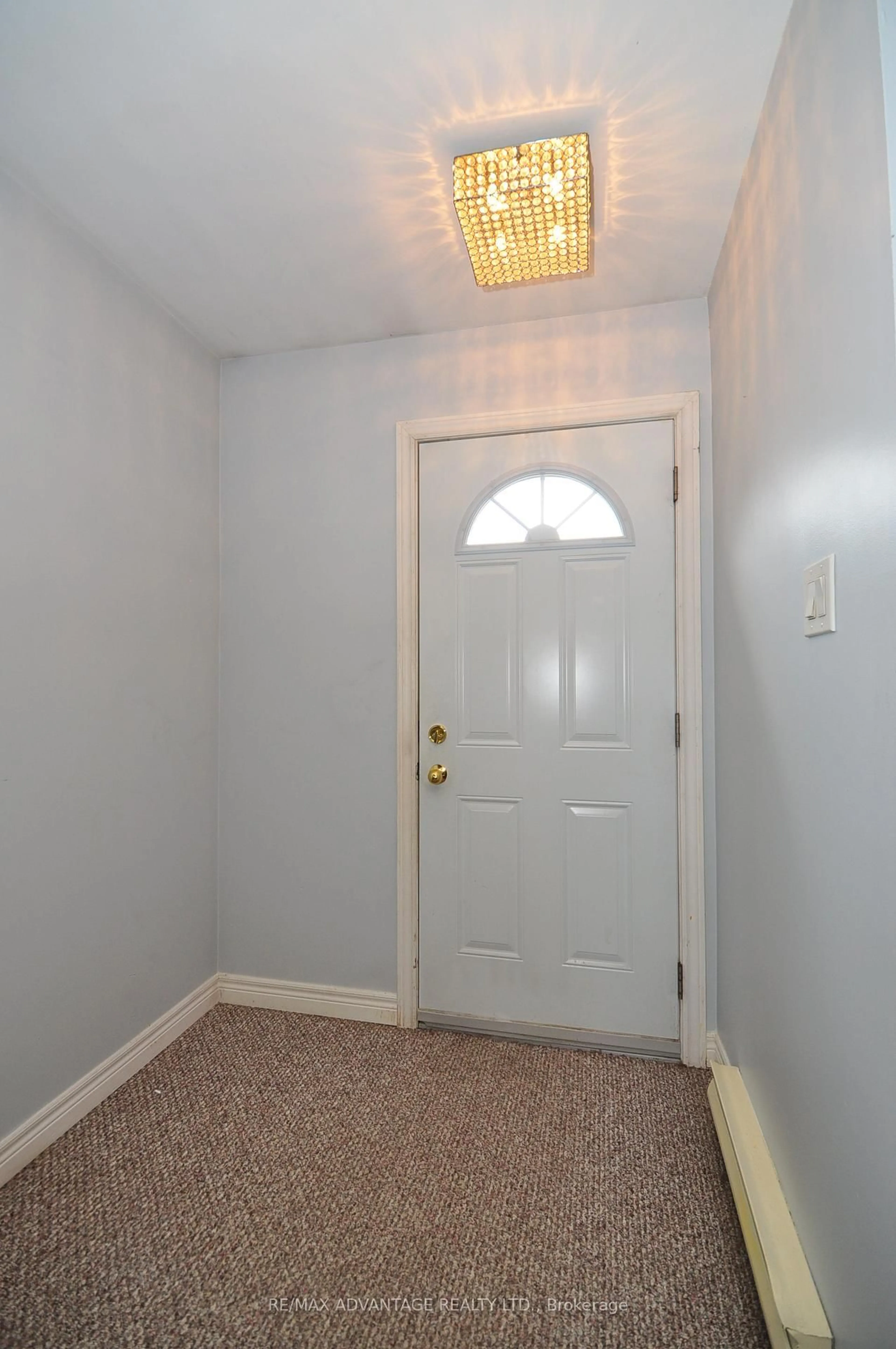 Indoor entryway for 1430 Jalna Blvd #27, London South Ontario N6E 3C1