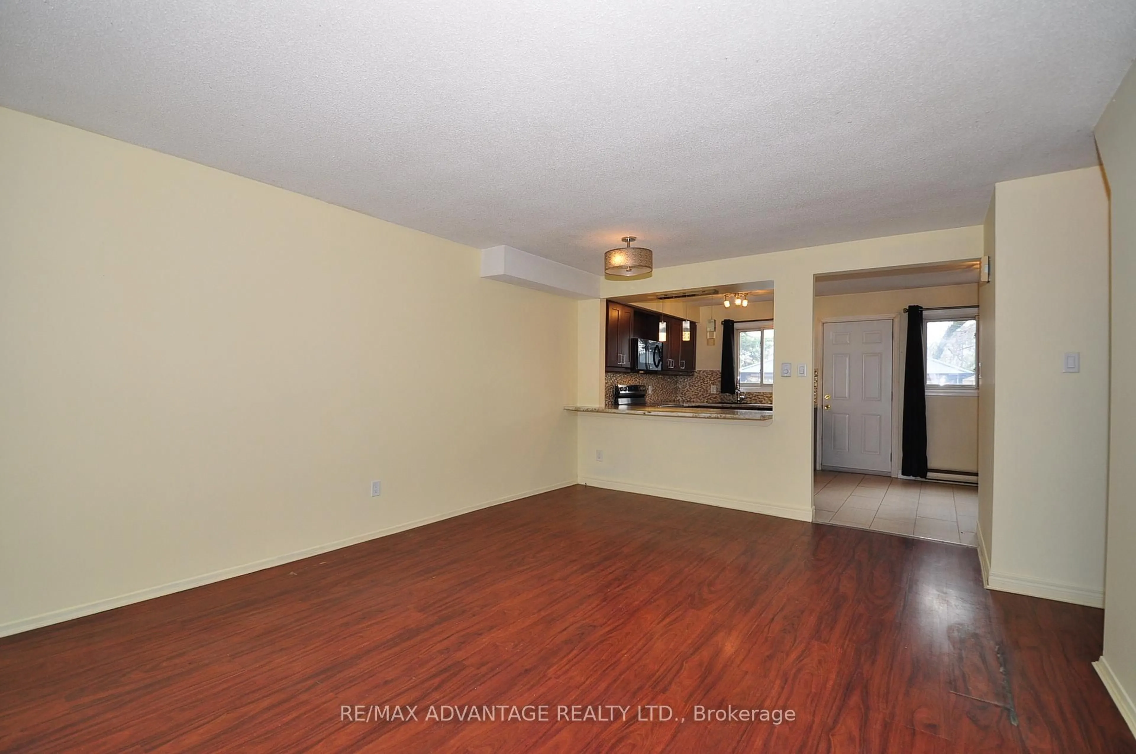 A pic of a room for 1430 Jalna Blvd #27, London South Ontario N6E 3C1