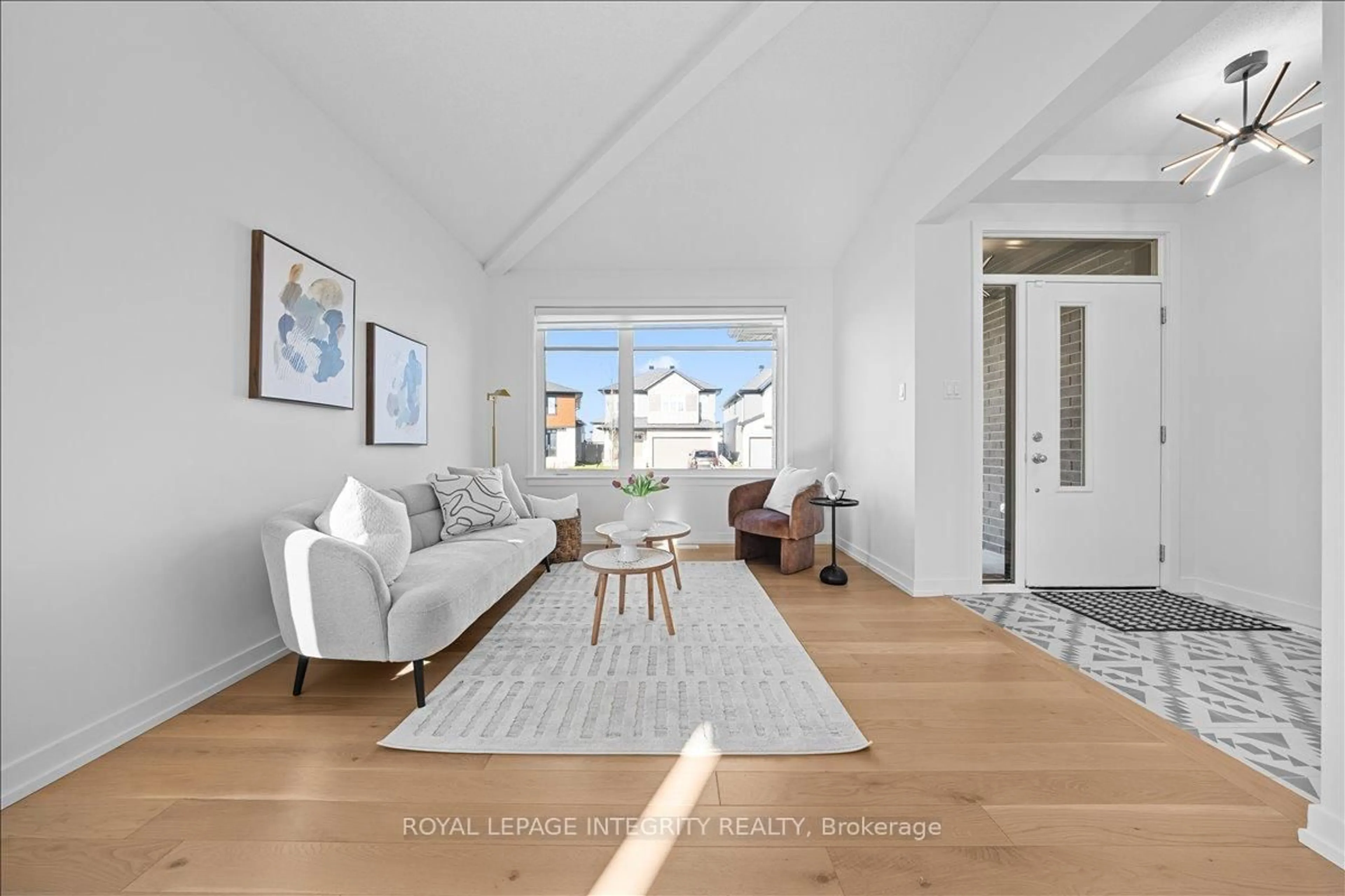 Living room with furniture, unknown for 429 Gidran Circ, Ottawa Ontario K2V 0P5