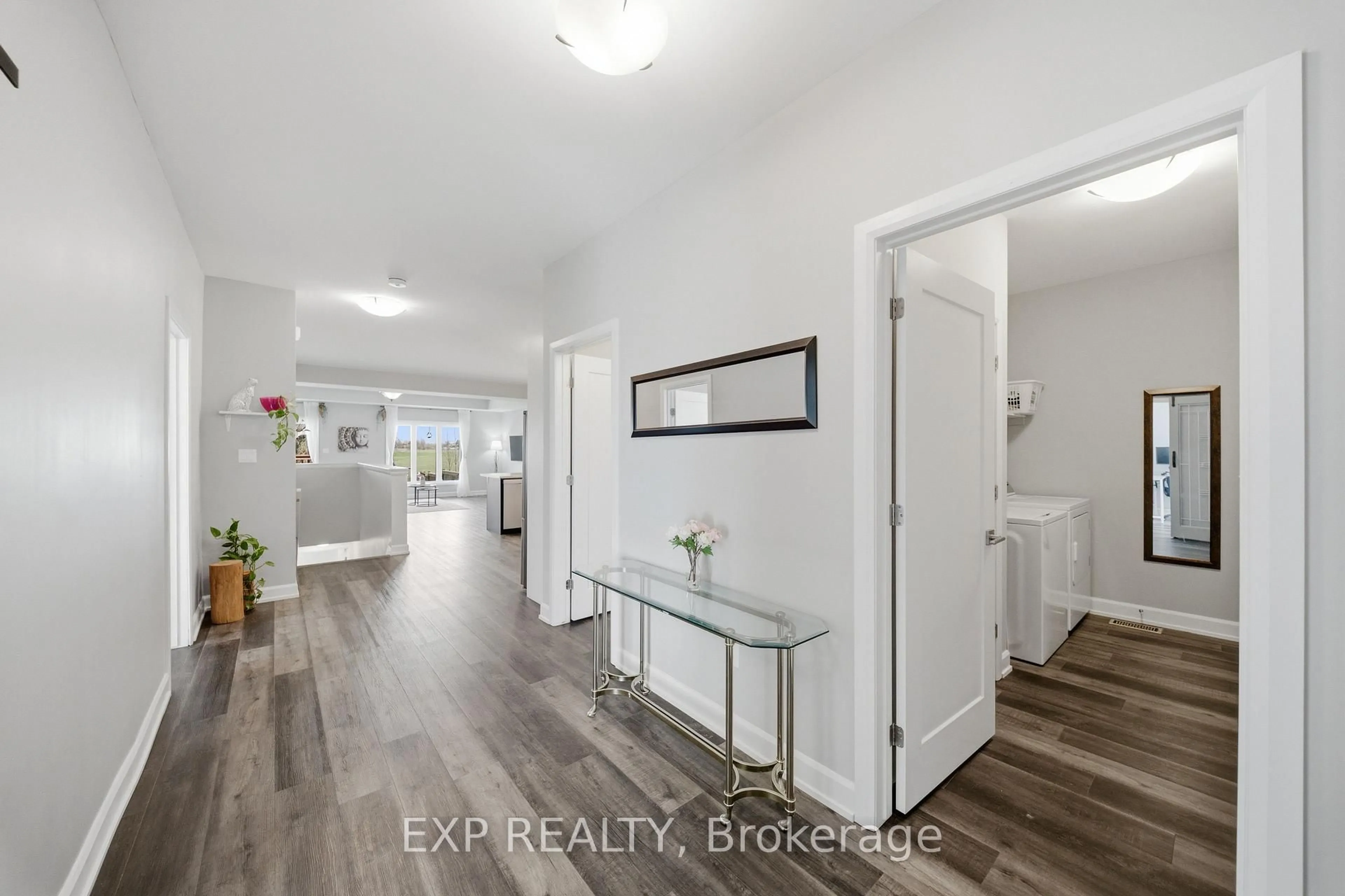 Indoor entryway for 451 Lancaster Lane, North Dundas Ontario K0C 2K0