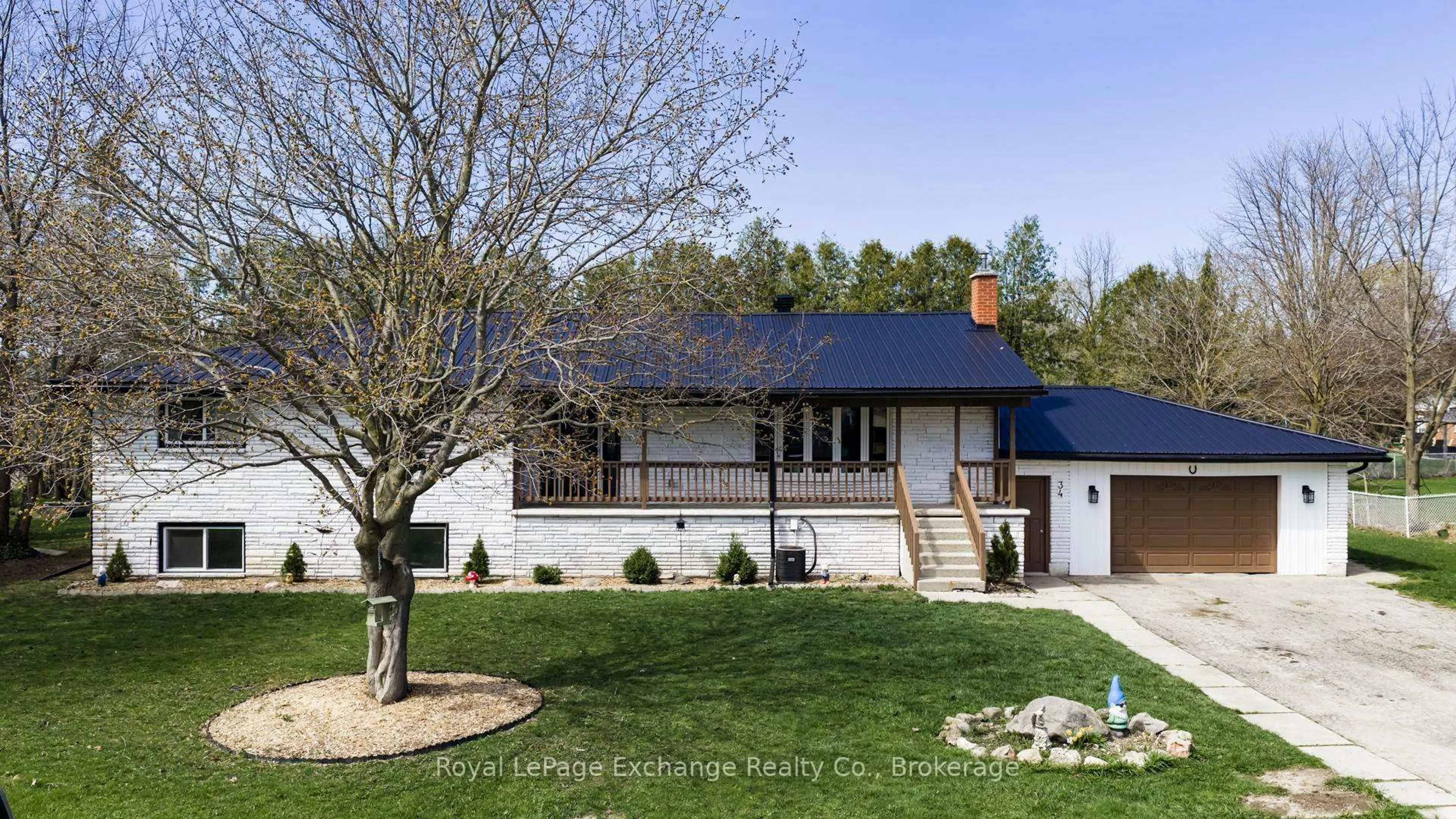 Home with vinyl exterior material, unknown for 34 Queen Ave, Bluewater Ontario N0M 1J0