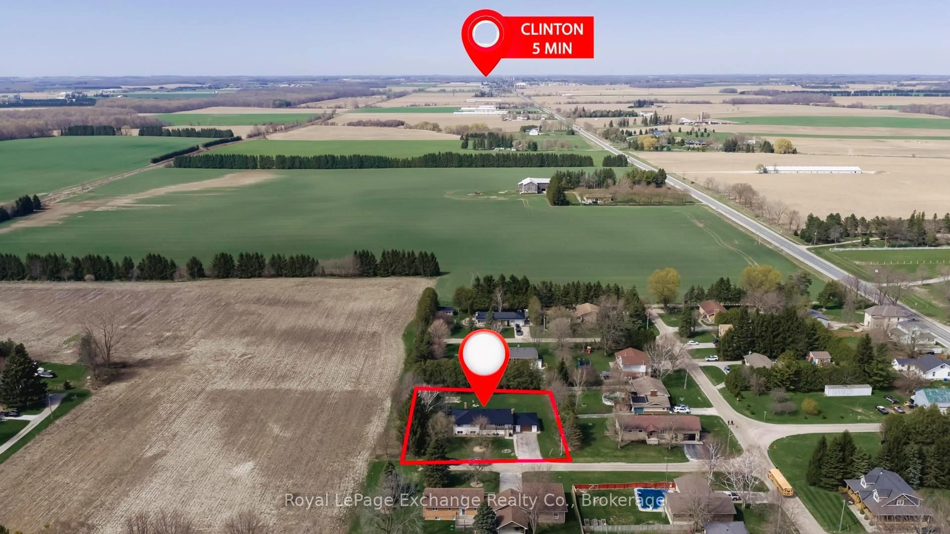 A pic from outside/outdoor area/front of a property/back of a property/a pic from drone, unknown for 34 Queen Ave, Bluewater Ontario N0M 1J0