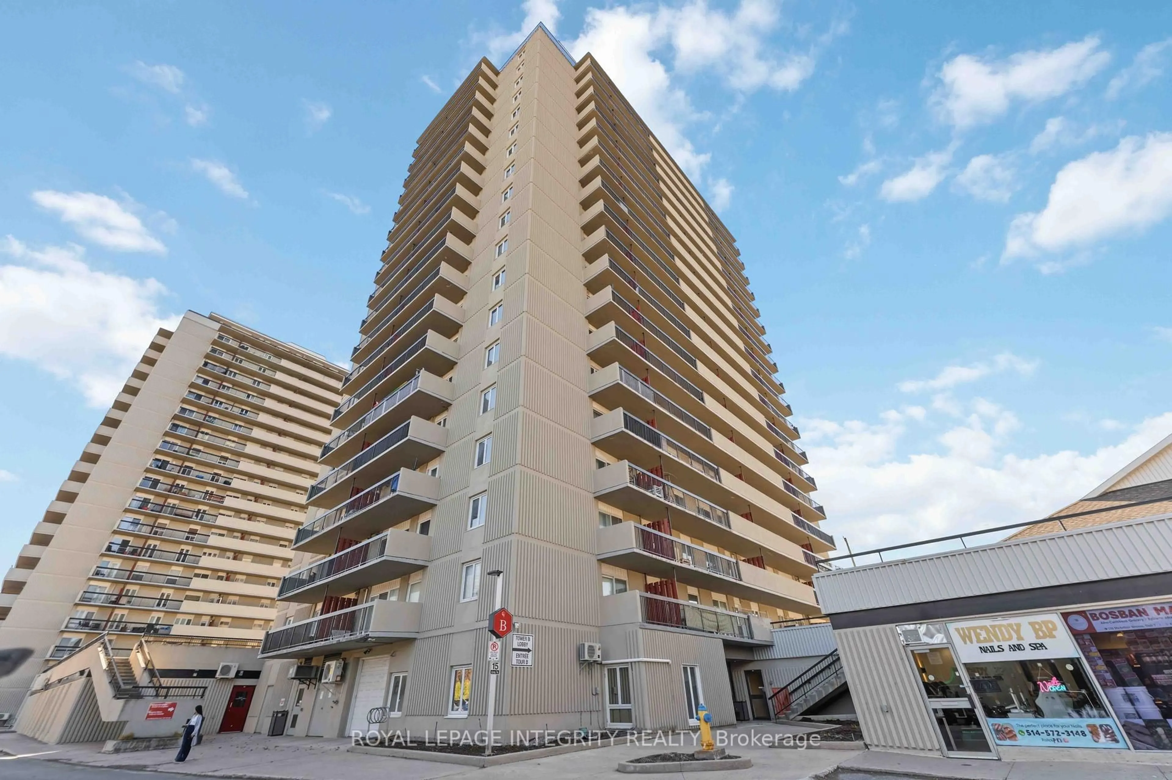 Patio, building for 158 B MCARTHUR Ave #1506, Ottawa Ontario K1L 8C9