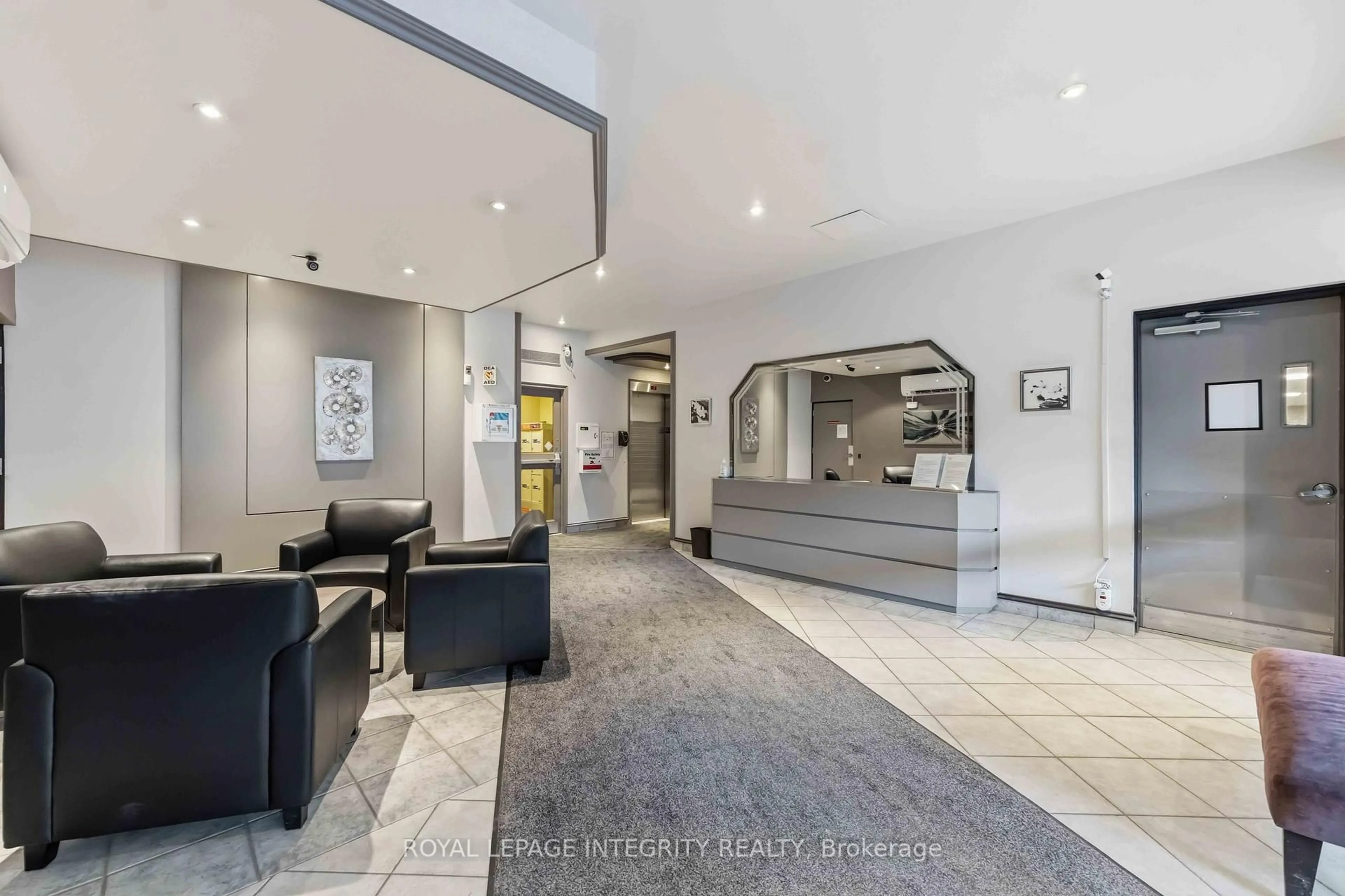 Lobby for 158 B MCARTHUR Ave #1506, Ottawa Ontario K1L 8C9