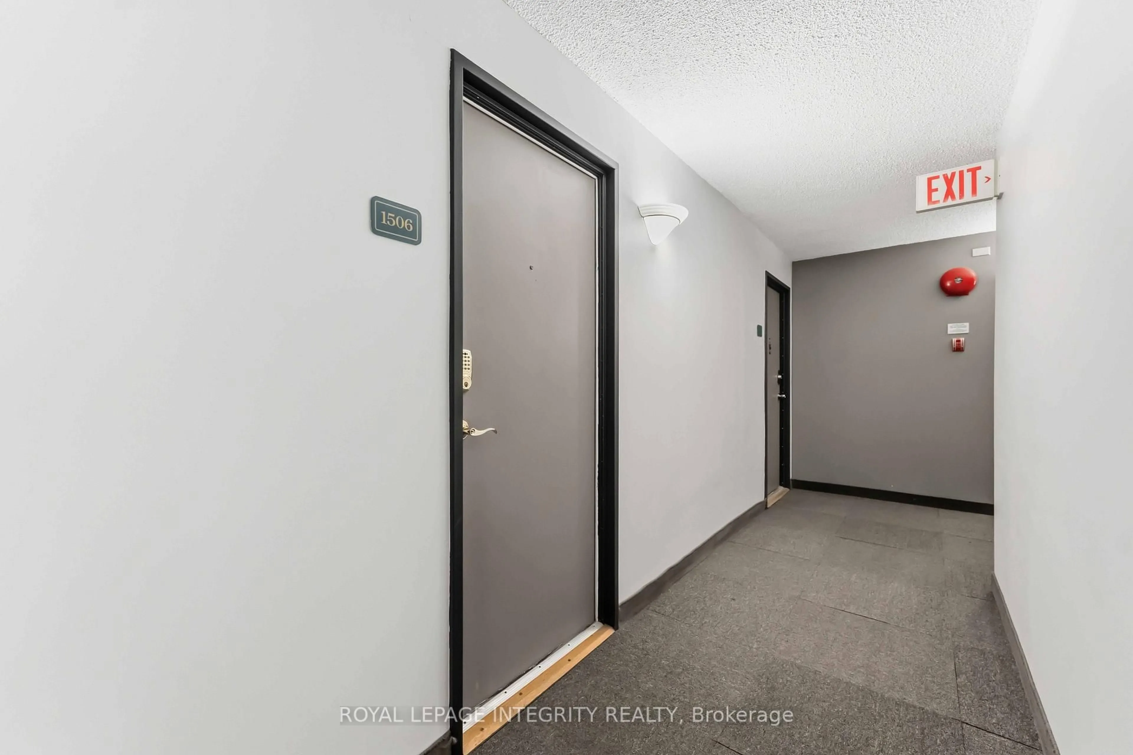 Indoor foyer for 158 B MCARTHUR Ave #1506, Ottawa Ontario K1L 8C9