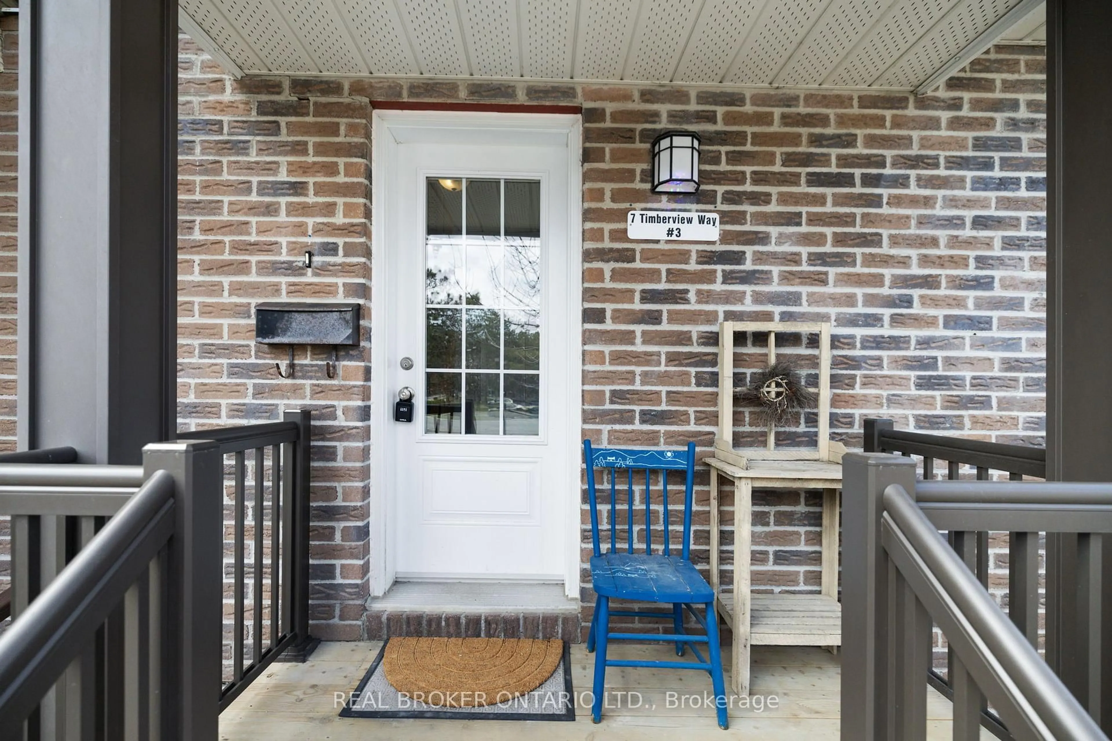 Indoor entryway for 7 Timberview Way #3, Ottawa Ontario K2H 9M5