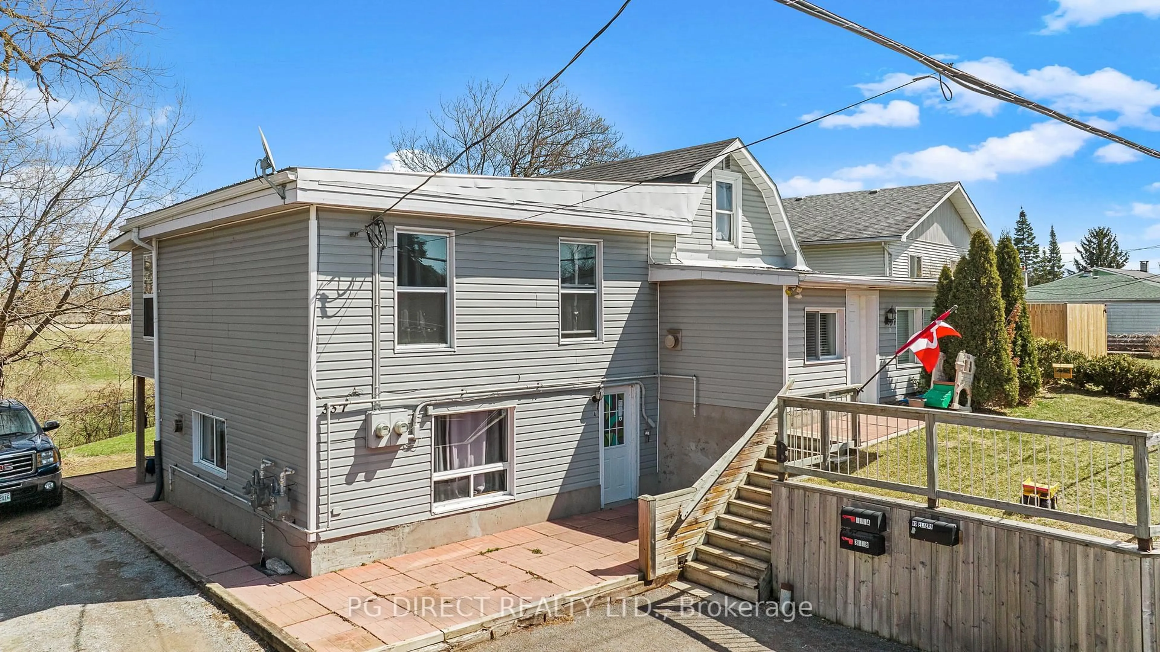 A pic from outside/outdoor area/front of a property/back of a property/a pic from drone, street for 337 Herchimer Ave, Belleville Ontario K8N 4H5