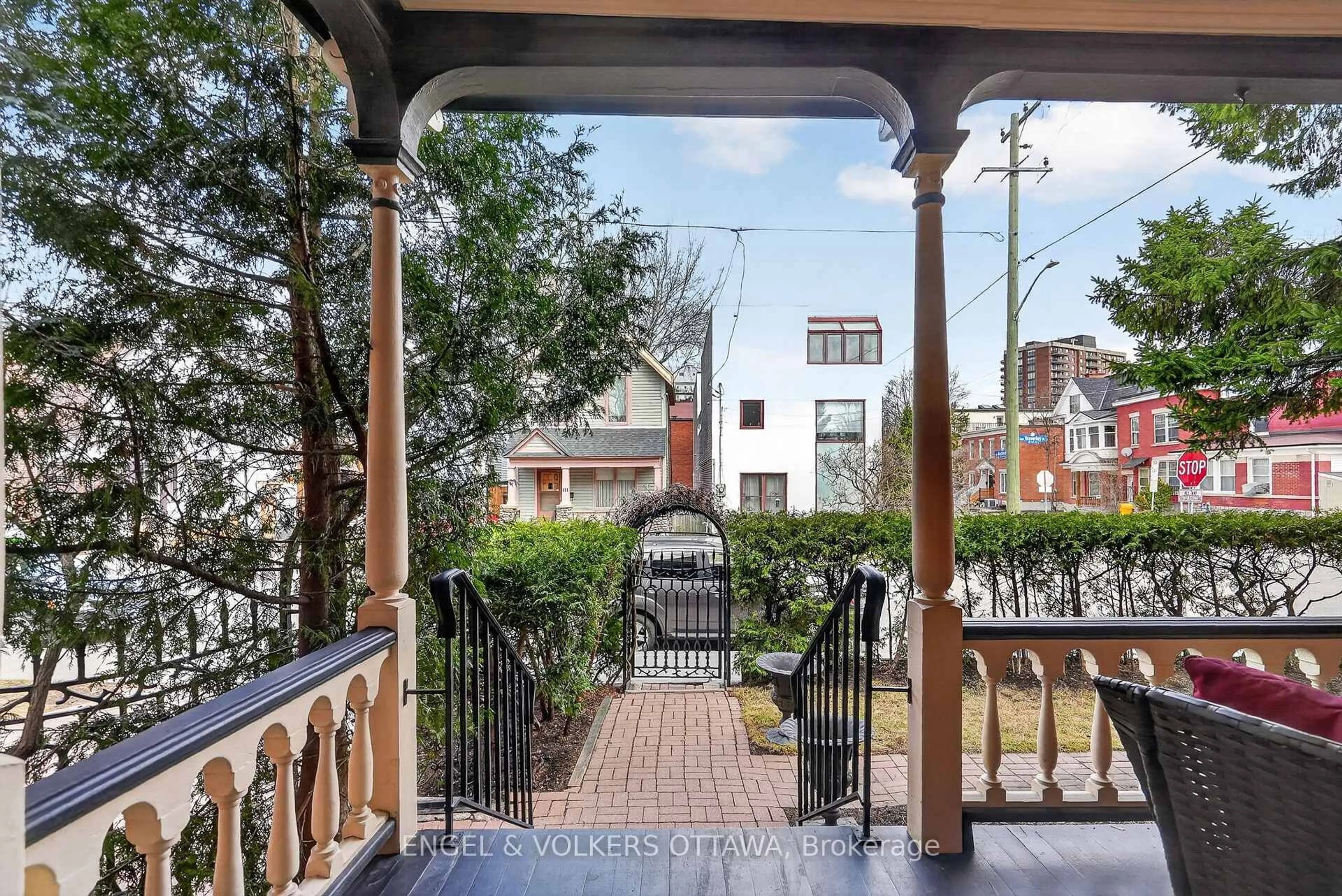 Patio, street for 110 Waverley St, Ottawa Ontario K2P 0V4