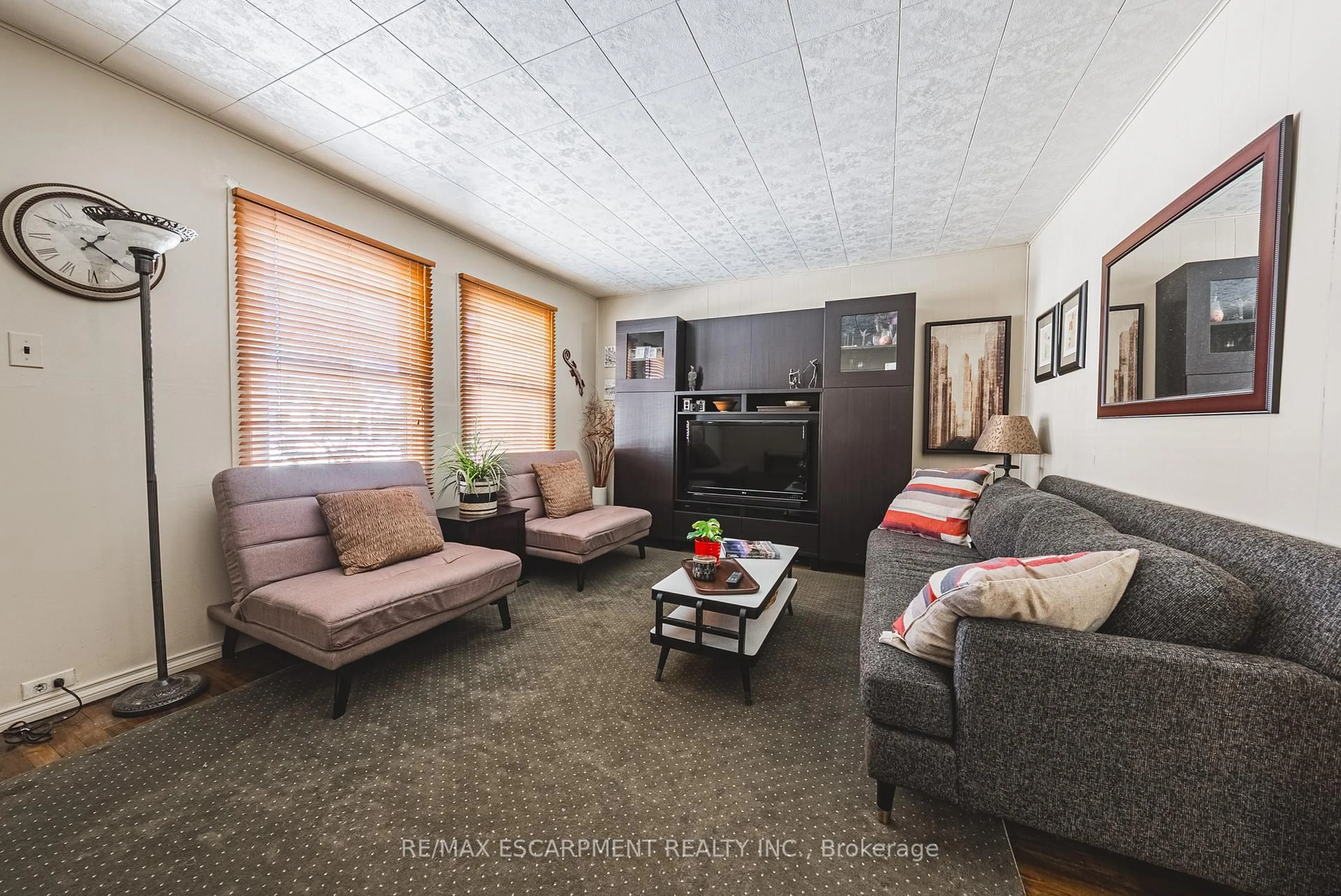 Living room with furniture, unknown for 28 Munn St, Hamilton Ontario L8V 1J9