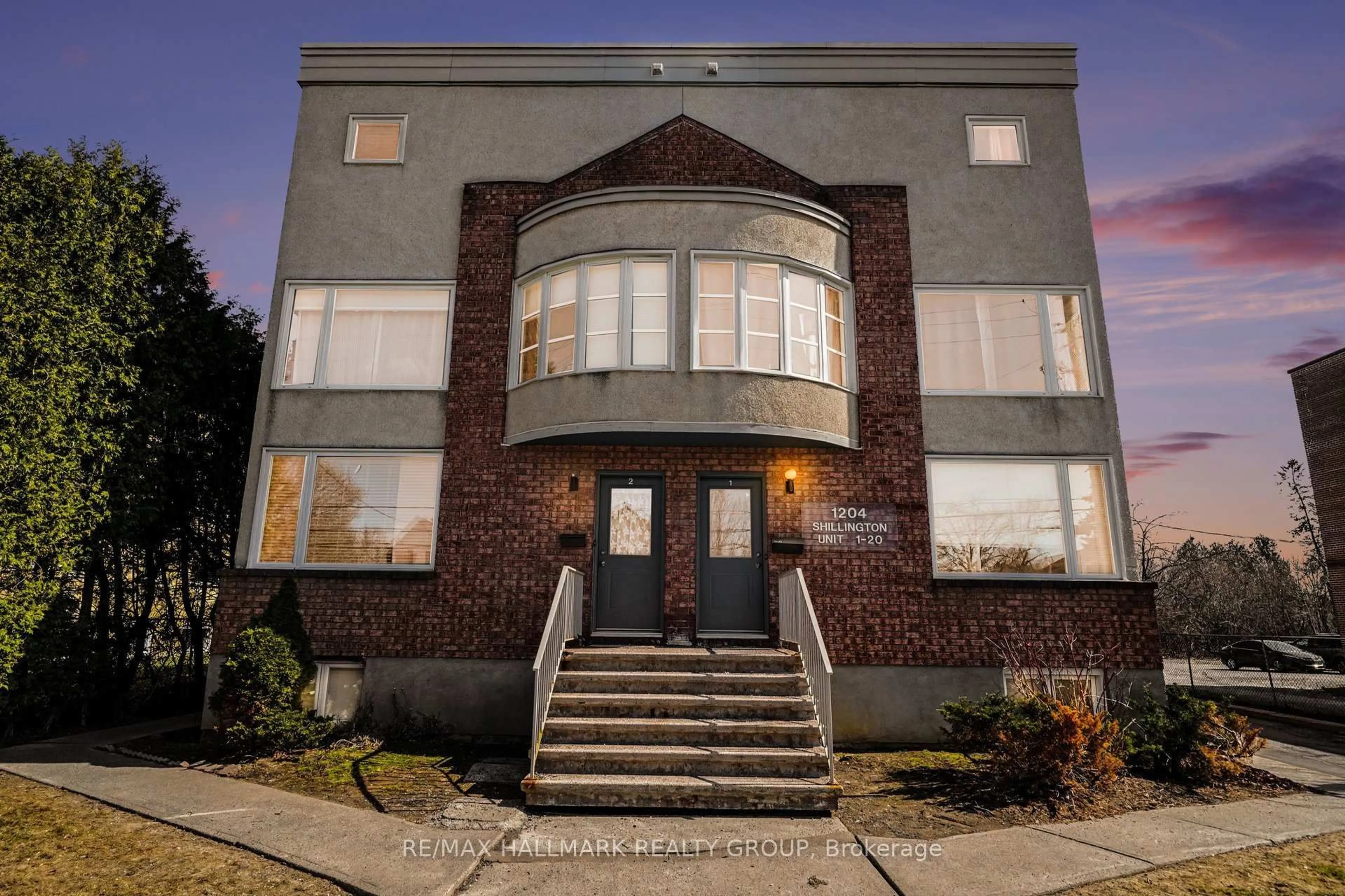 Home with brick exterior material, building for 1204 Shillington Ave #15, Ottawa Ontario K1Z 7Z4