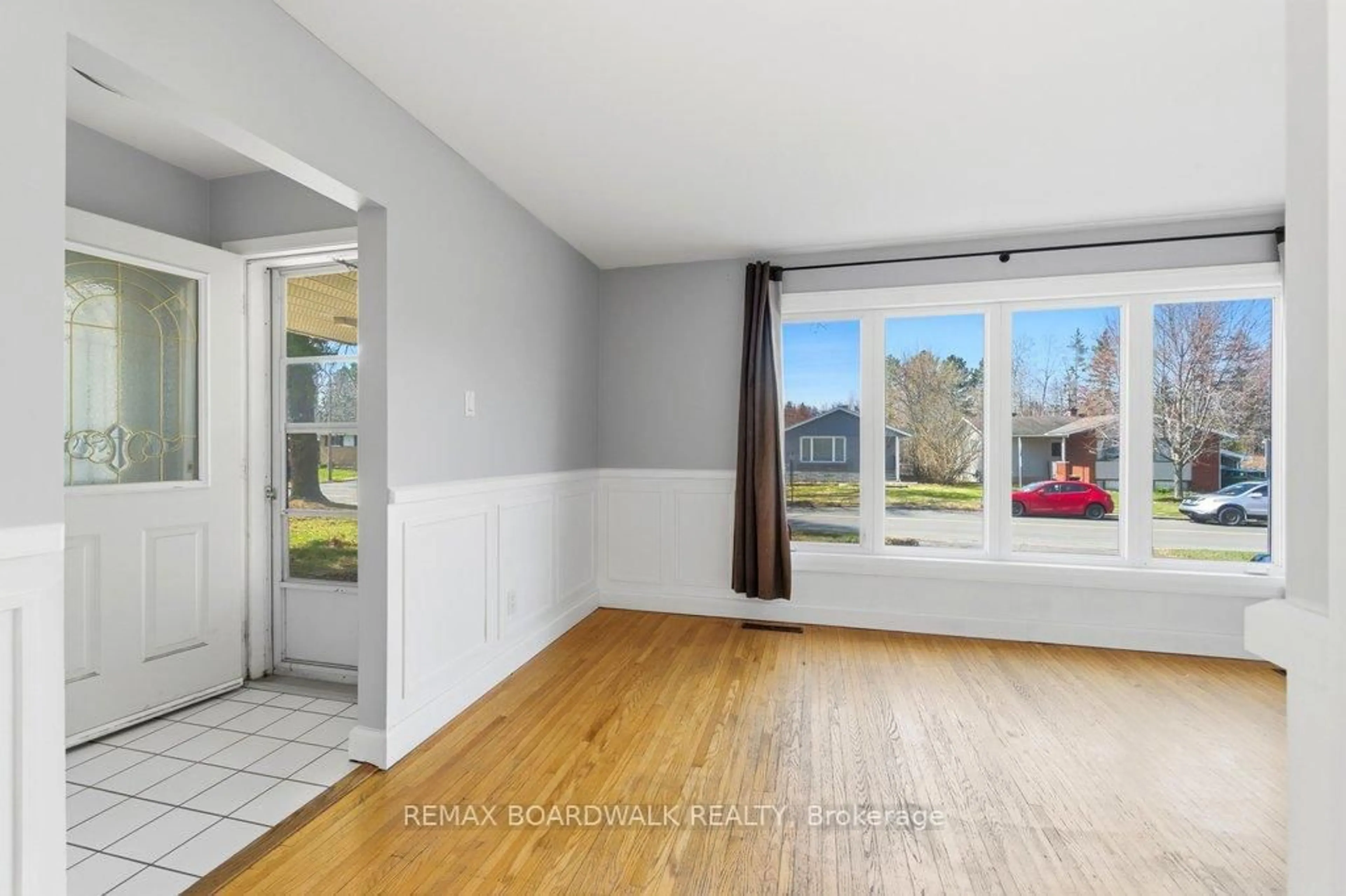 A pic of a room for 1279 Adirondack Dr, Ottawa Ontario K2C 2V7