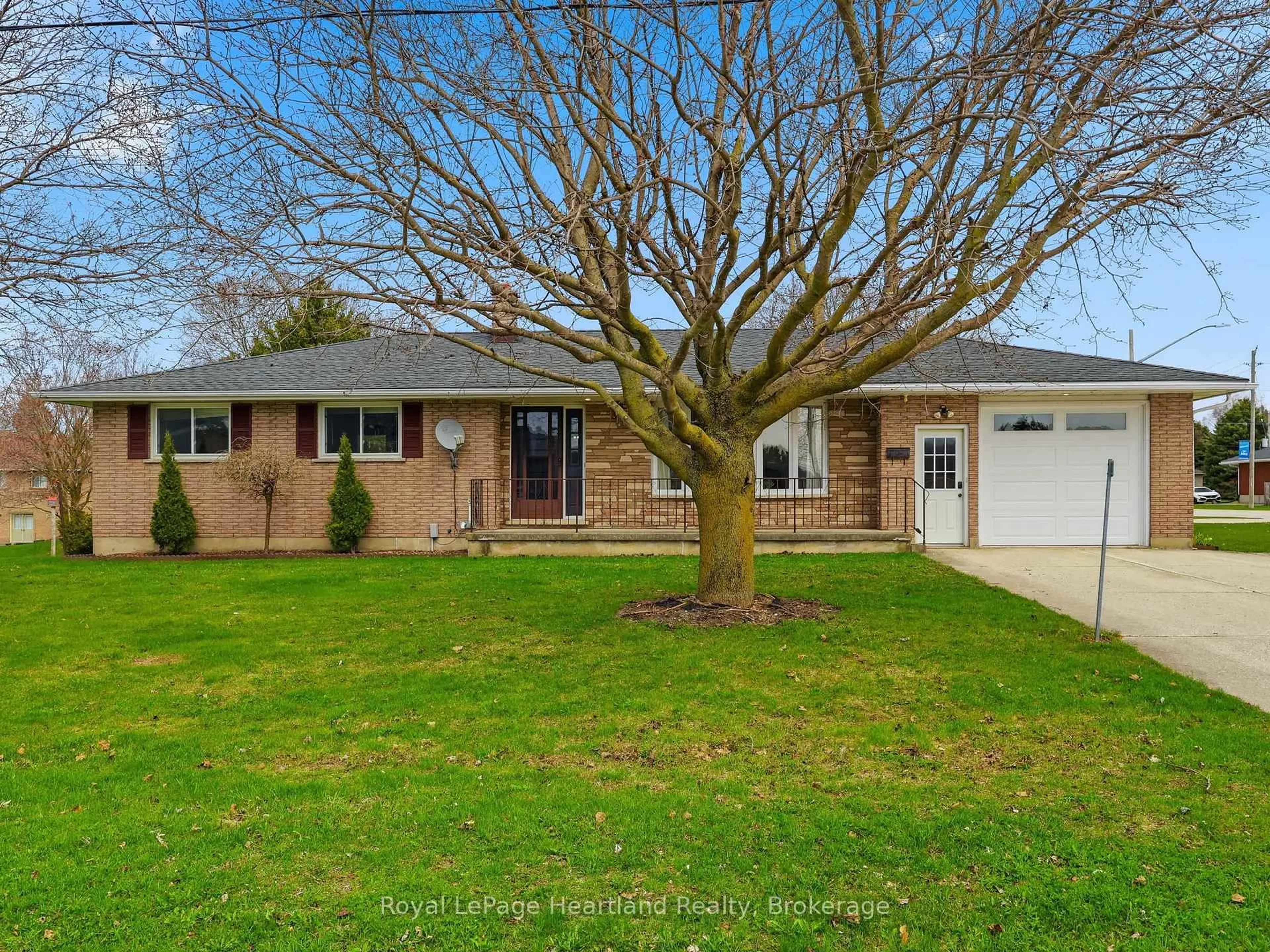 A pic from outside/outdoor area/front of a property/back of a property/a pic from drone, street for 25 VINCENT St, South Bruce Ontario N0G 2J0