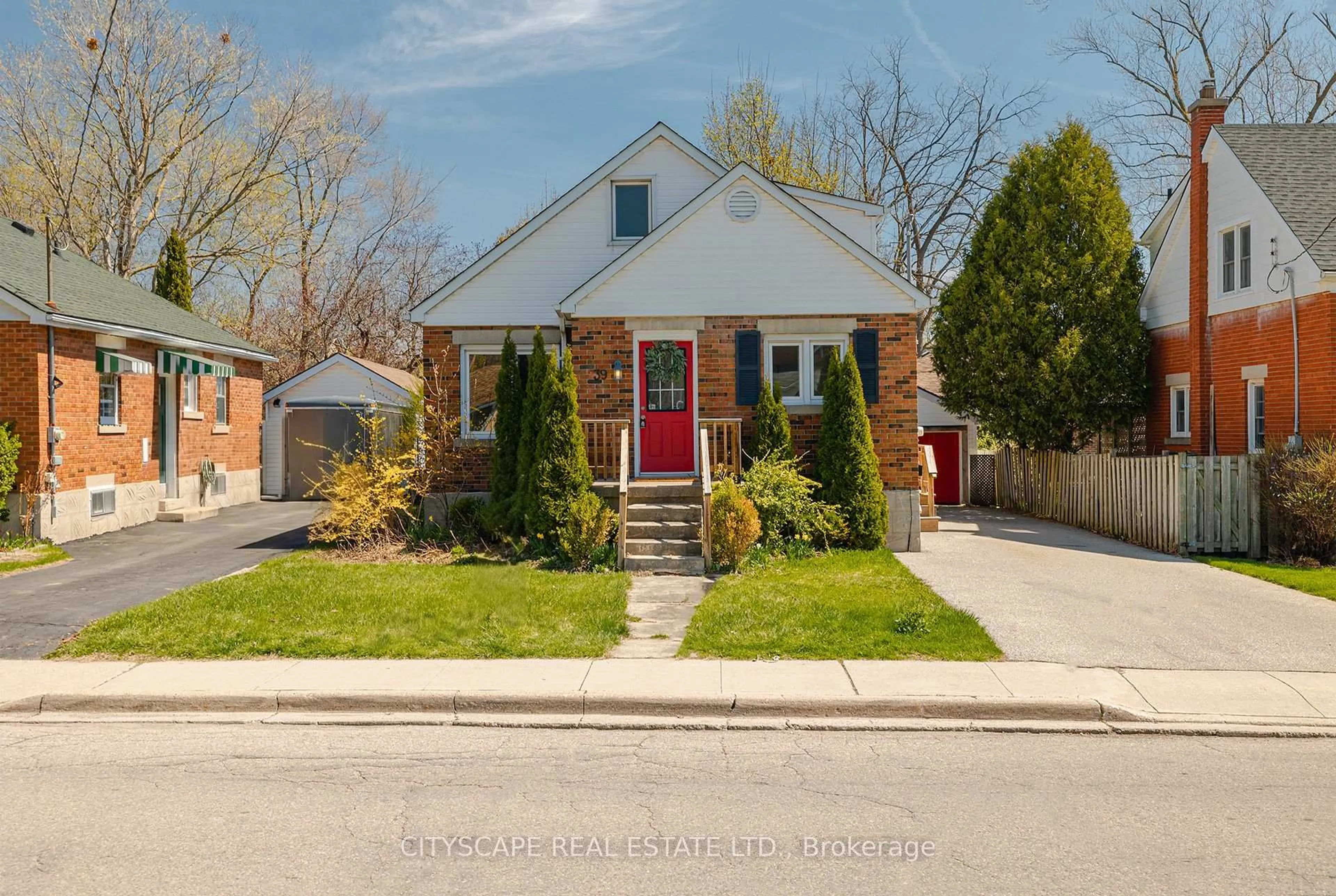 Home with brick exterior material, street for 39 Glenmorris St, Cambridge Ontario N1S 2Y1