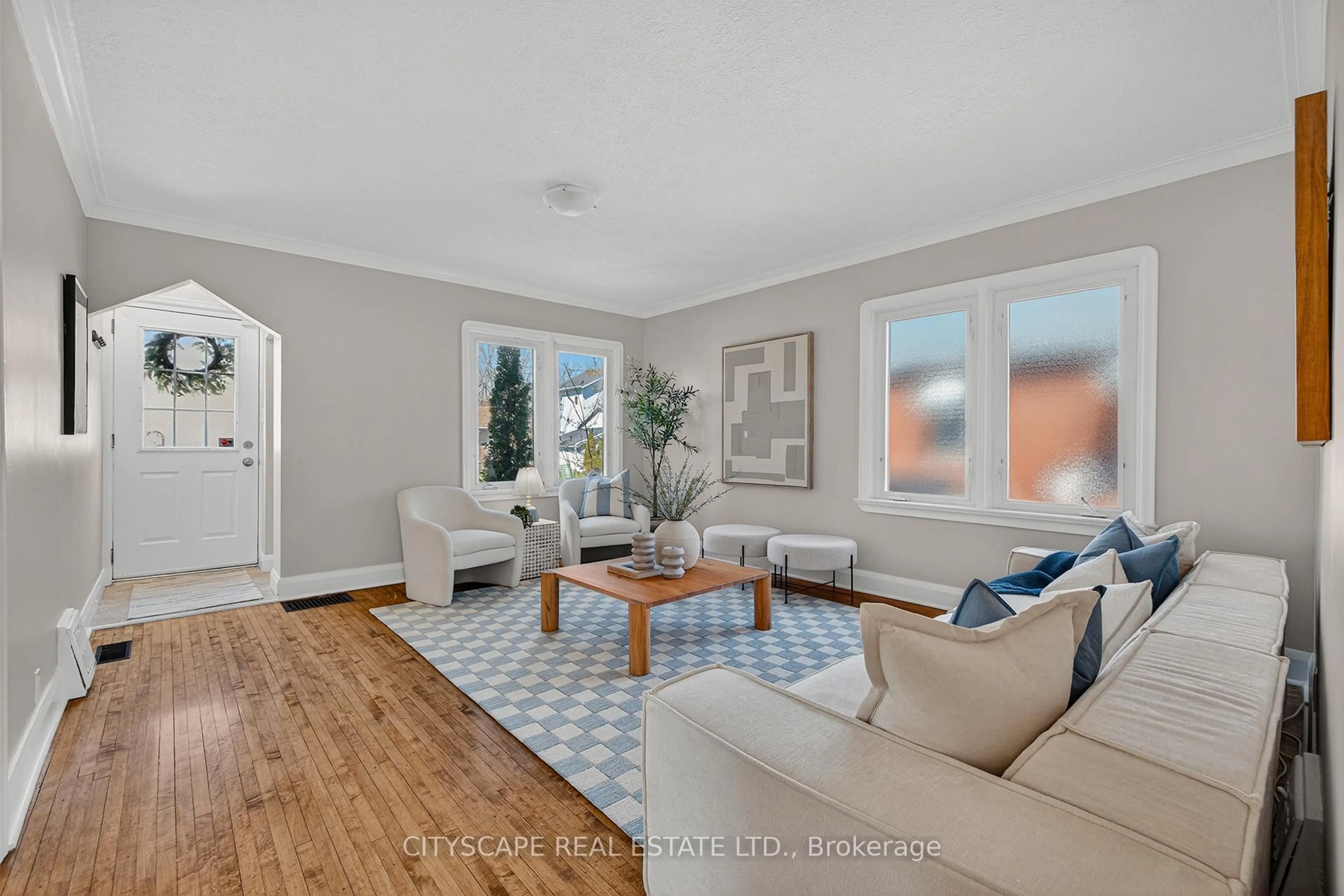 Living room with furniture, unknown for 39 Glenmorris St, Cambridge Ontario N1S 2Y1