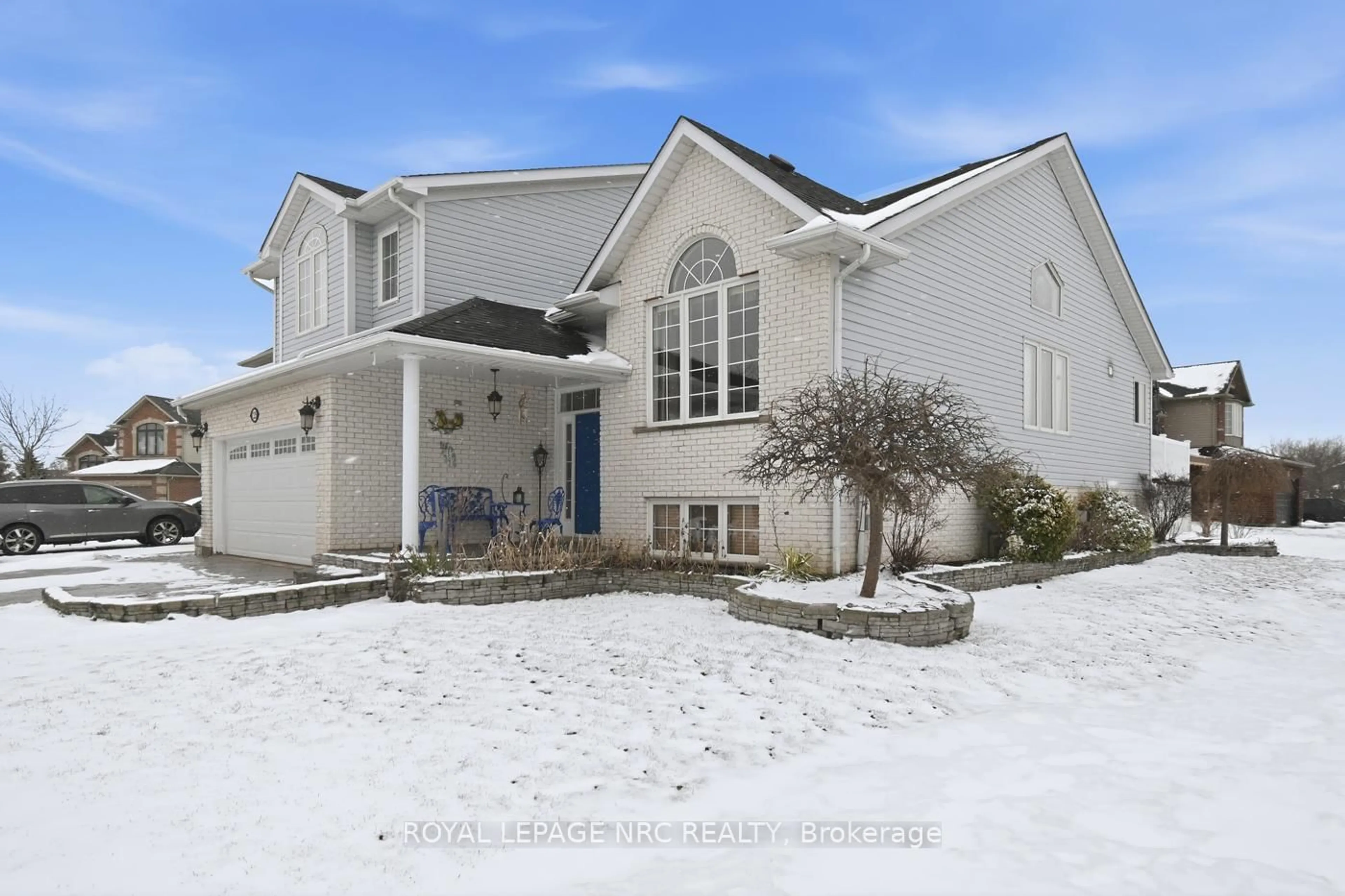 Home with vinyl exterior material, street for 225 Colbeck Dr, Welland Ontario L3C 7M3