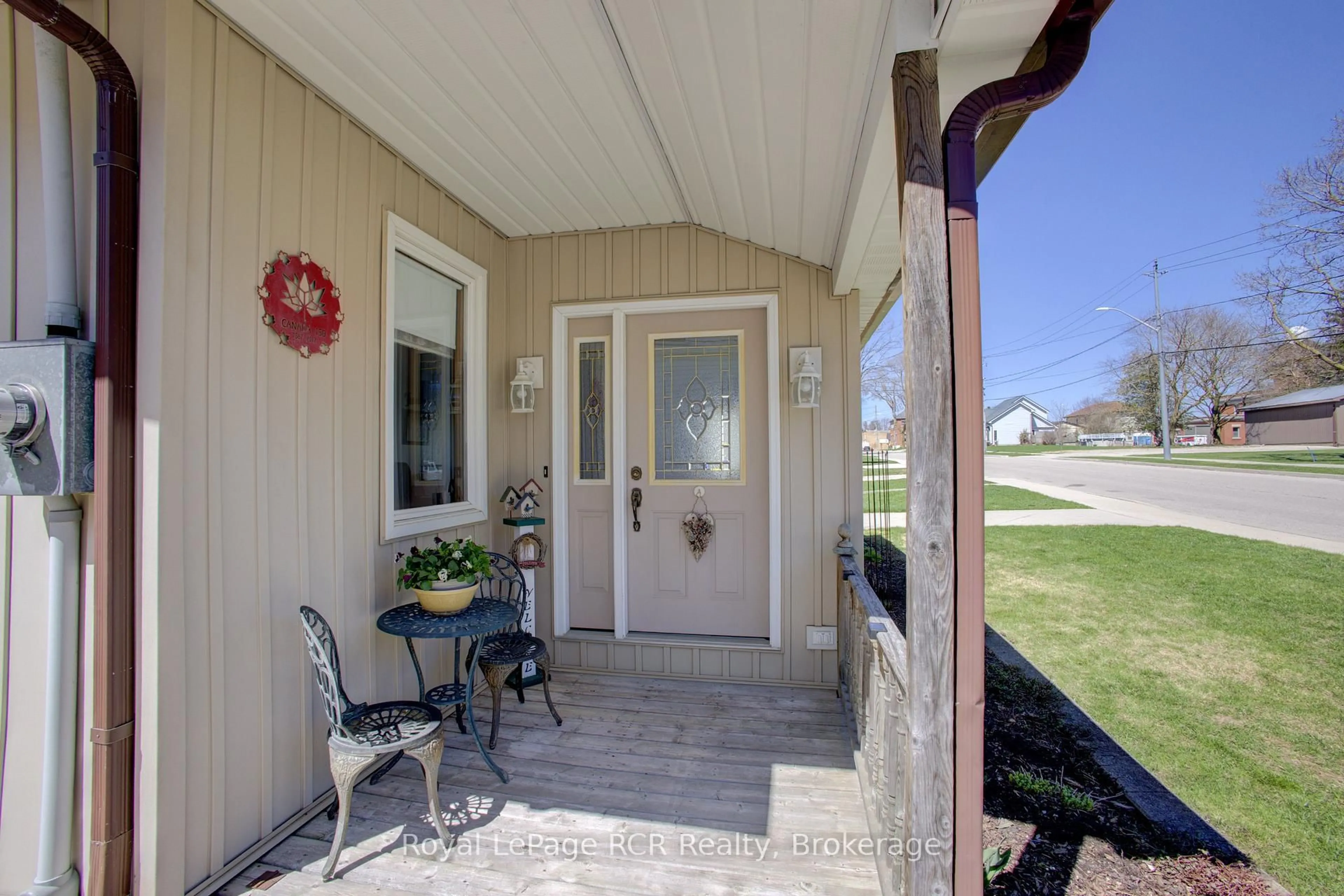 Indoor entryway for 265 James St, Minto Ontario N0G 2P0