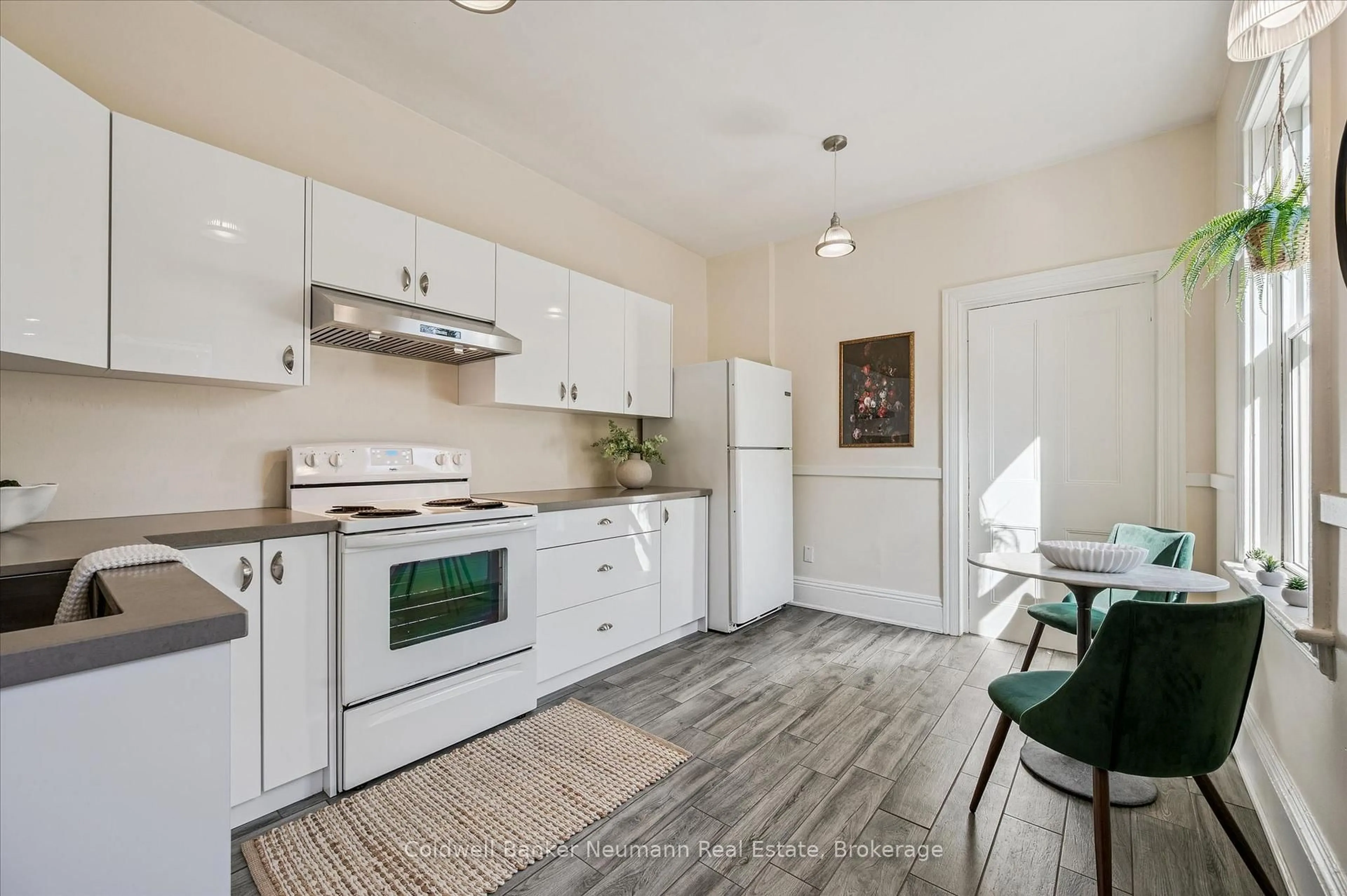 Open concept kitchen, unknown for 125 Paisley St, Guelph Ontario N1H 2N9