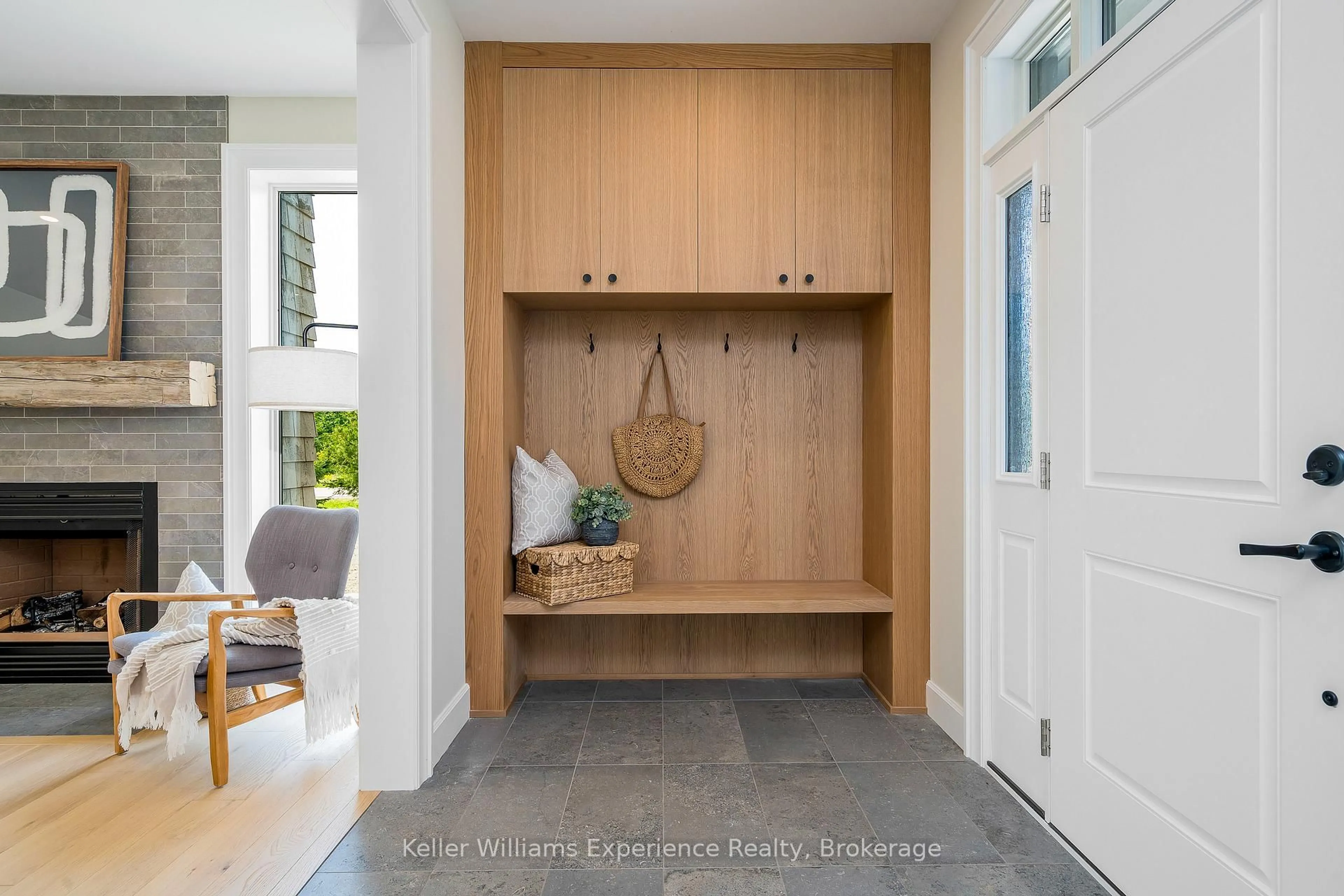 Indoor entryway for 104 Butternut Crt, Grey Highlands Ontario N0C 1H0