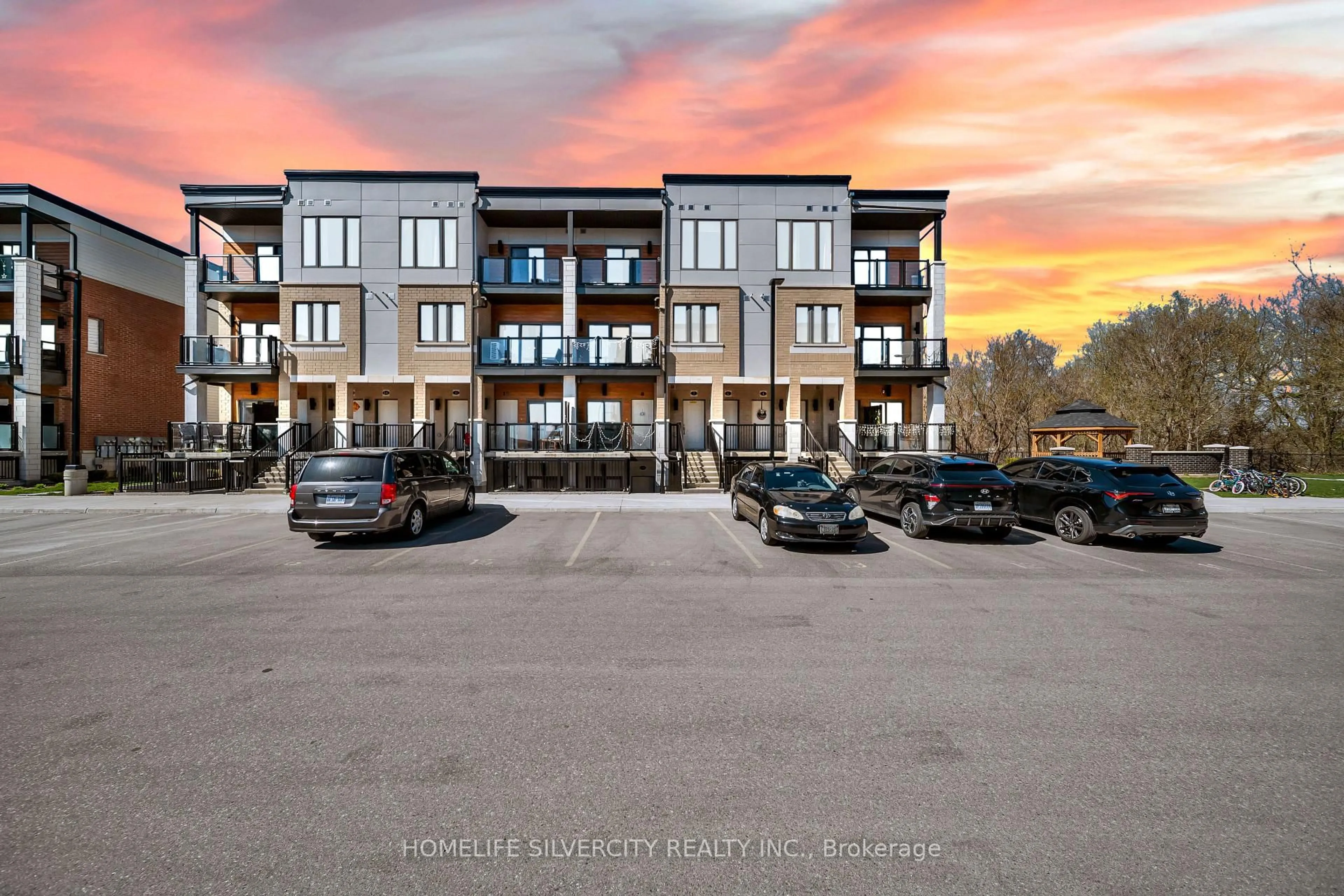 A pic from outside/outdoor area/front of a property/back of a property/a pic from drone, unknown for 25 Isherwood Ave #5, Cambridge Ontario N1R 0E2