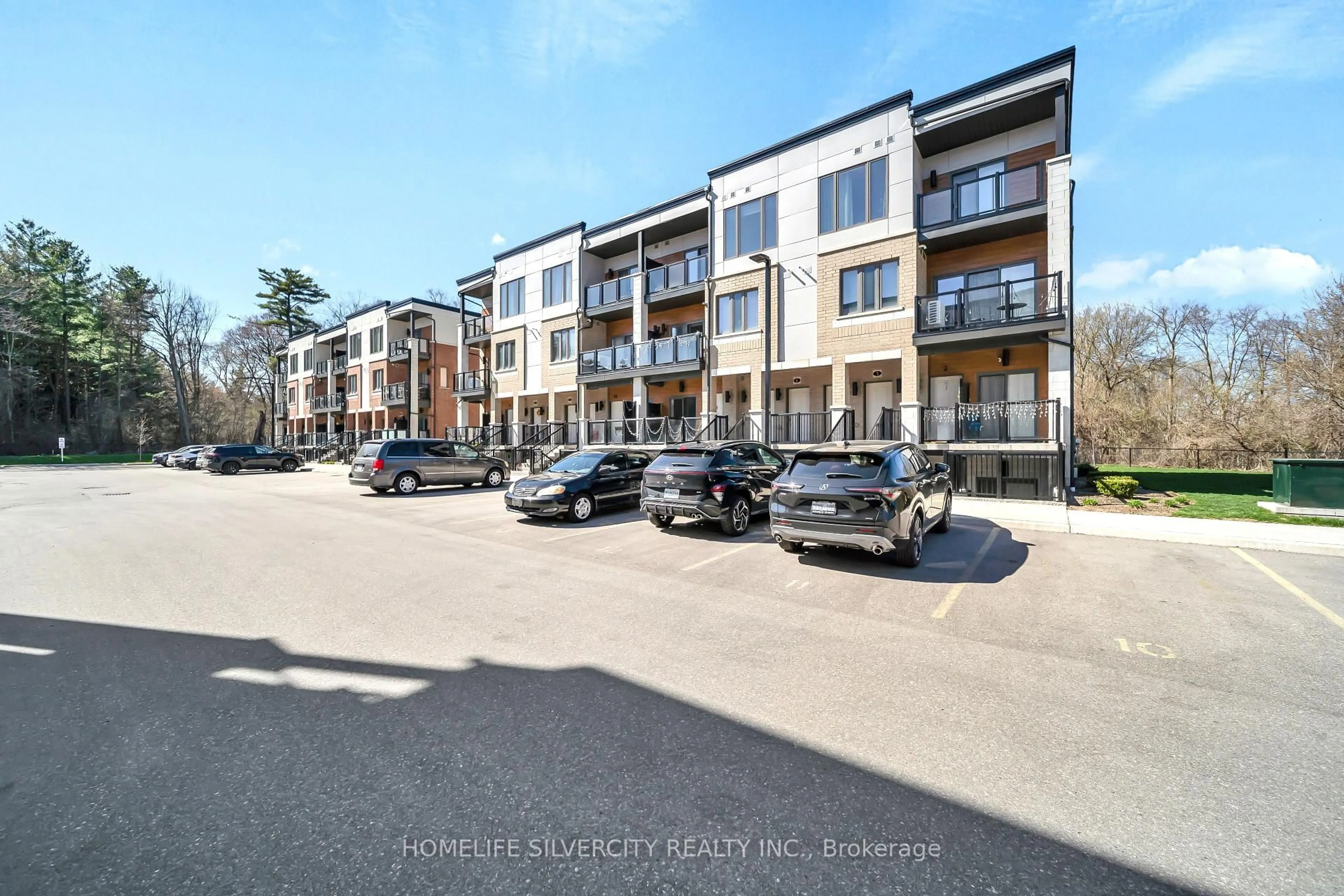 A pic from outside/outdoor area/front of a property/back of a property/a pic from drone, street for 25 Isherwood Ave #5, Cambridge Ontario N1R 0E2