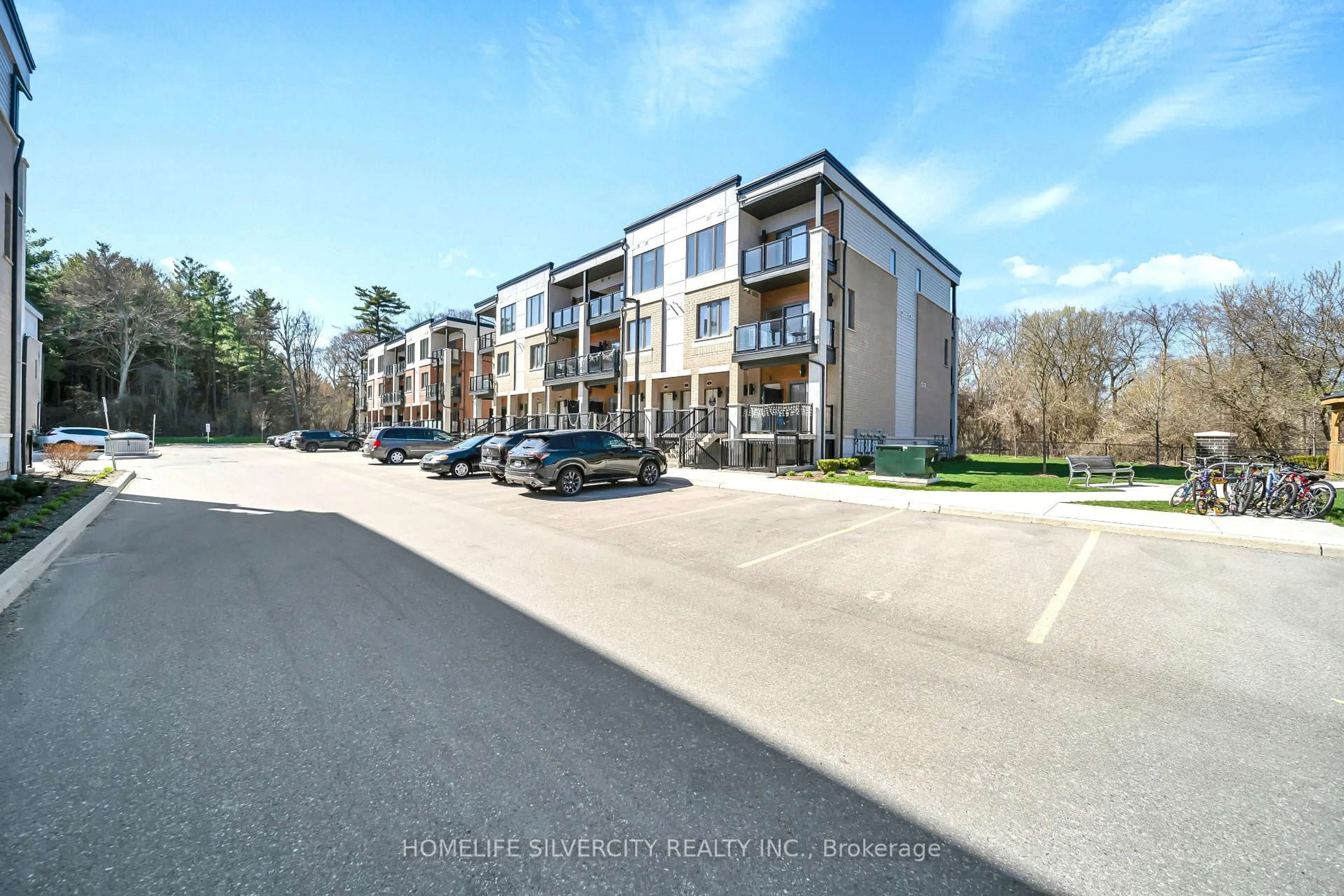 A pic from outside/outdoor area/front of a property/back of a property/a pic from drone, unknown for 25 Isherwood Ave #5, Cambridge Ontario N1R 0E2