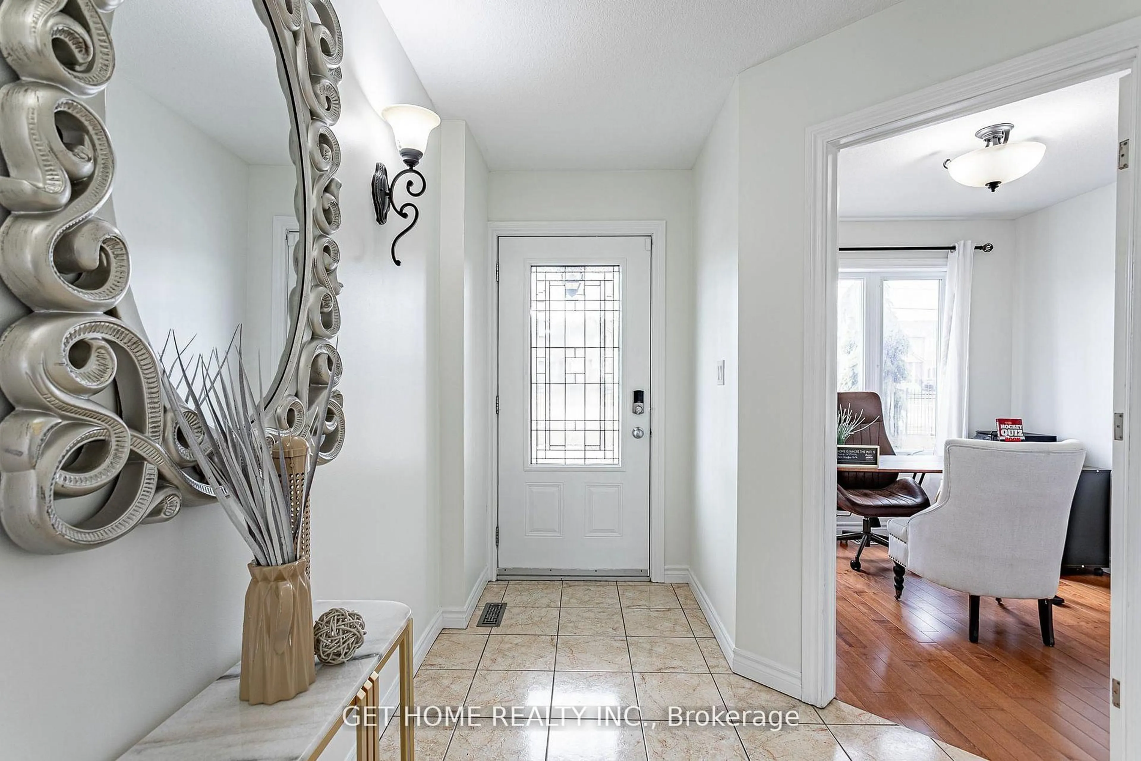 Indoor entryway for 70 Tanoak Dr ##53, London North Ontario N6G 5R3
