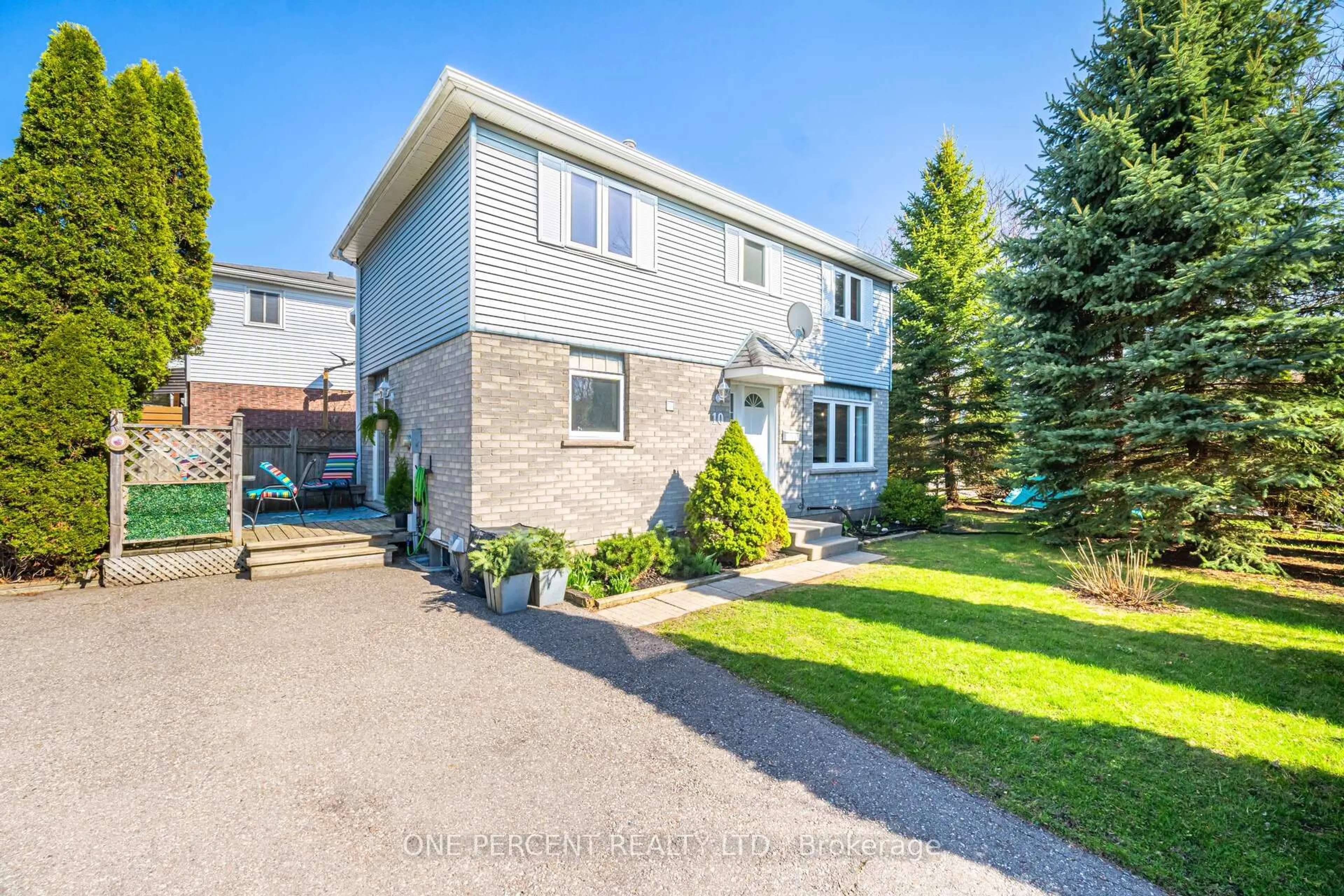 A pic from outside/outdoor area/front of a property/back of a property/a pic from drone, street for 10 Ristau Cres, Kitchener Ontario N2E 3A8