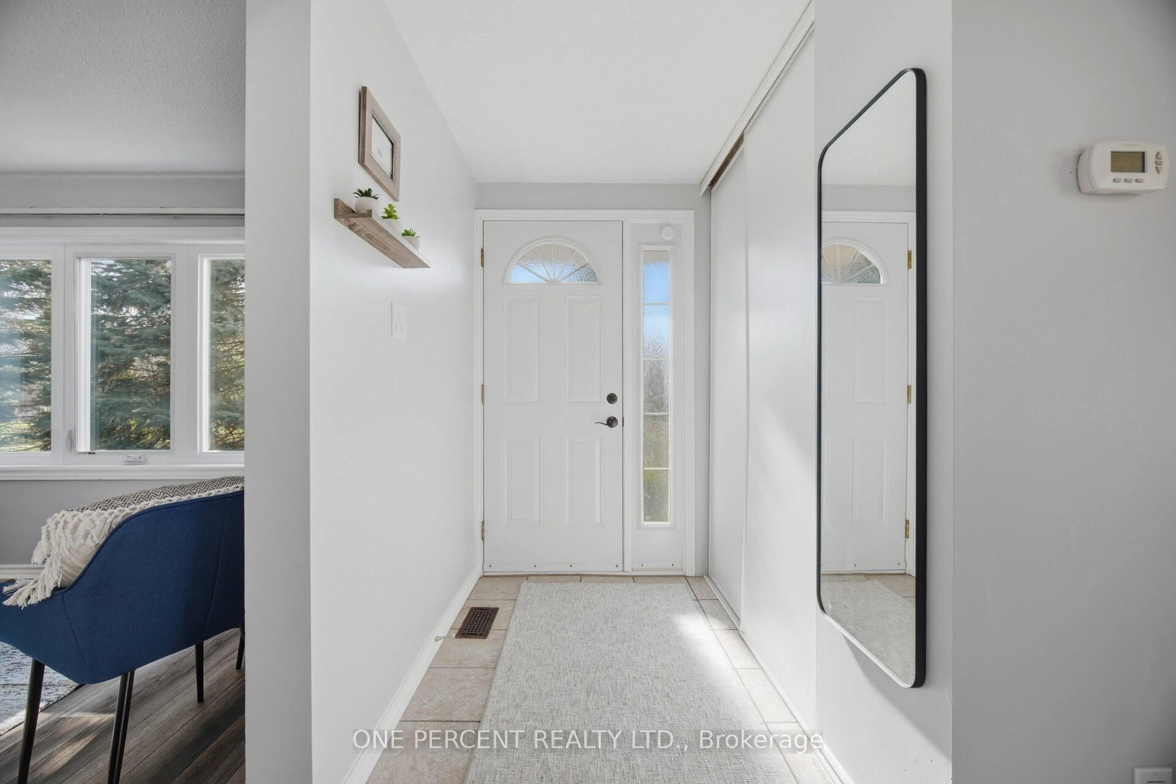 Indoor entryway for 10 Ristau Cres, Kitchener Ontario N2E 3A8