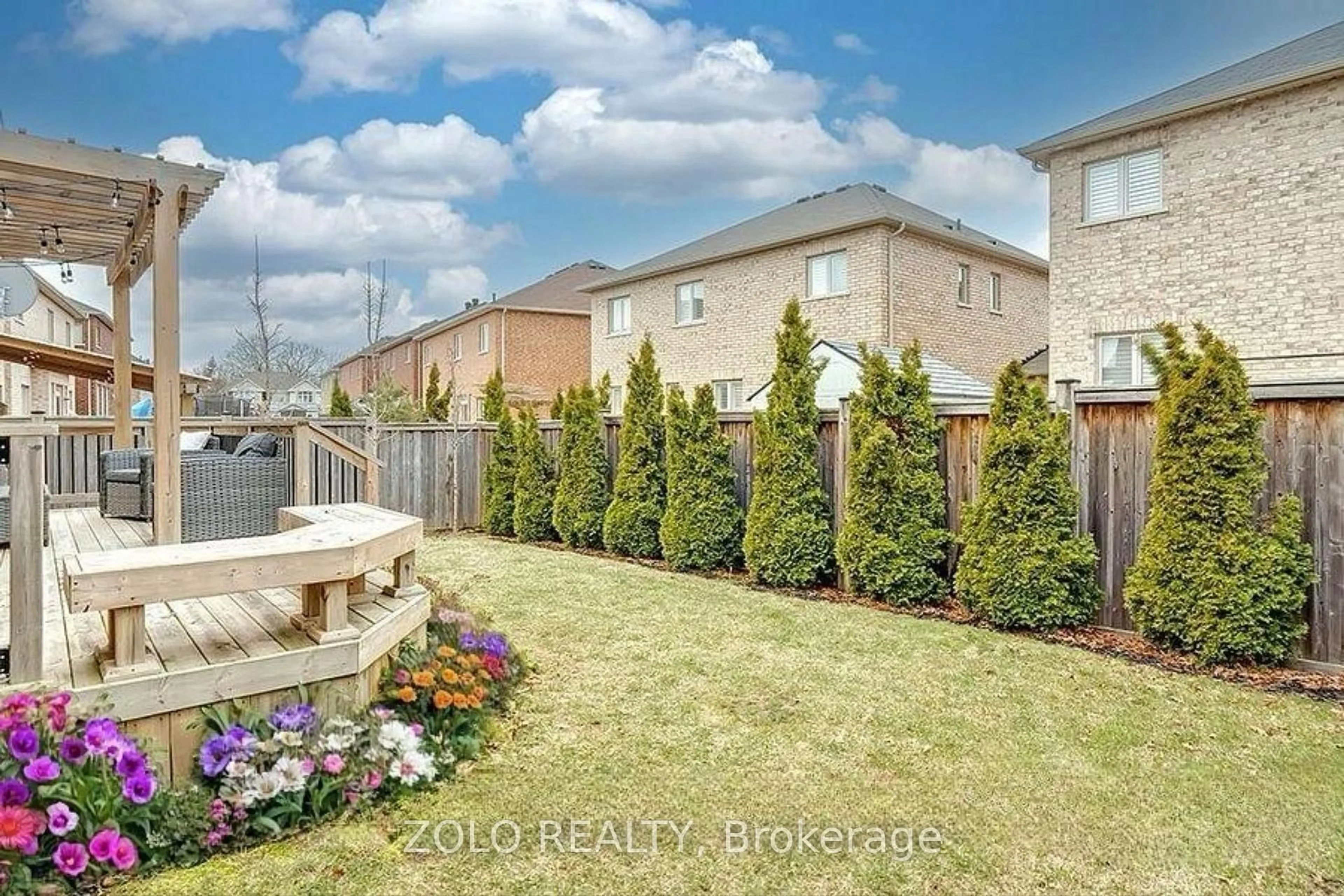 Patio, street for 107 Attridge Cres, Hamilton Ontario L0R 2H7
