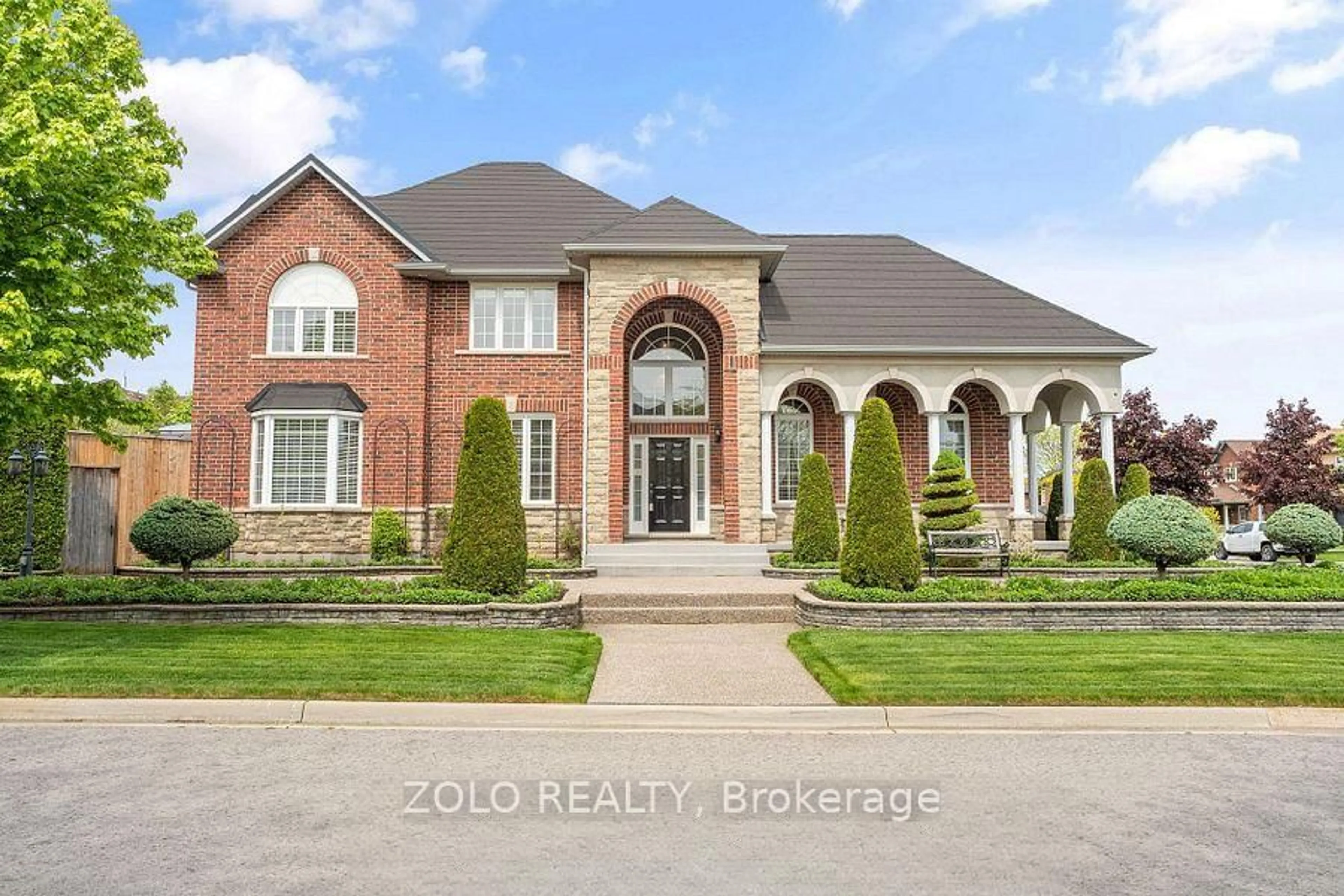 Home with brick exterior material, unknown for 42 Vinifera Dr, Grimsby Ontario L3M 5S1