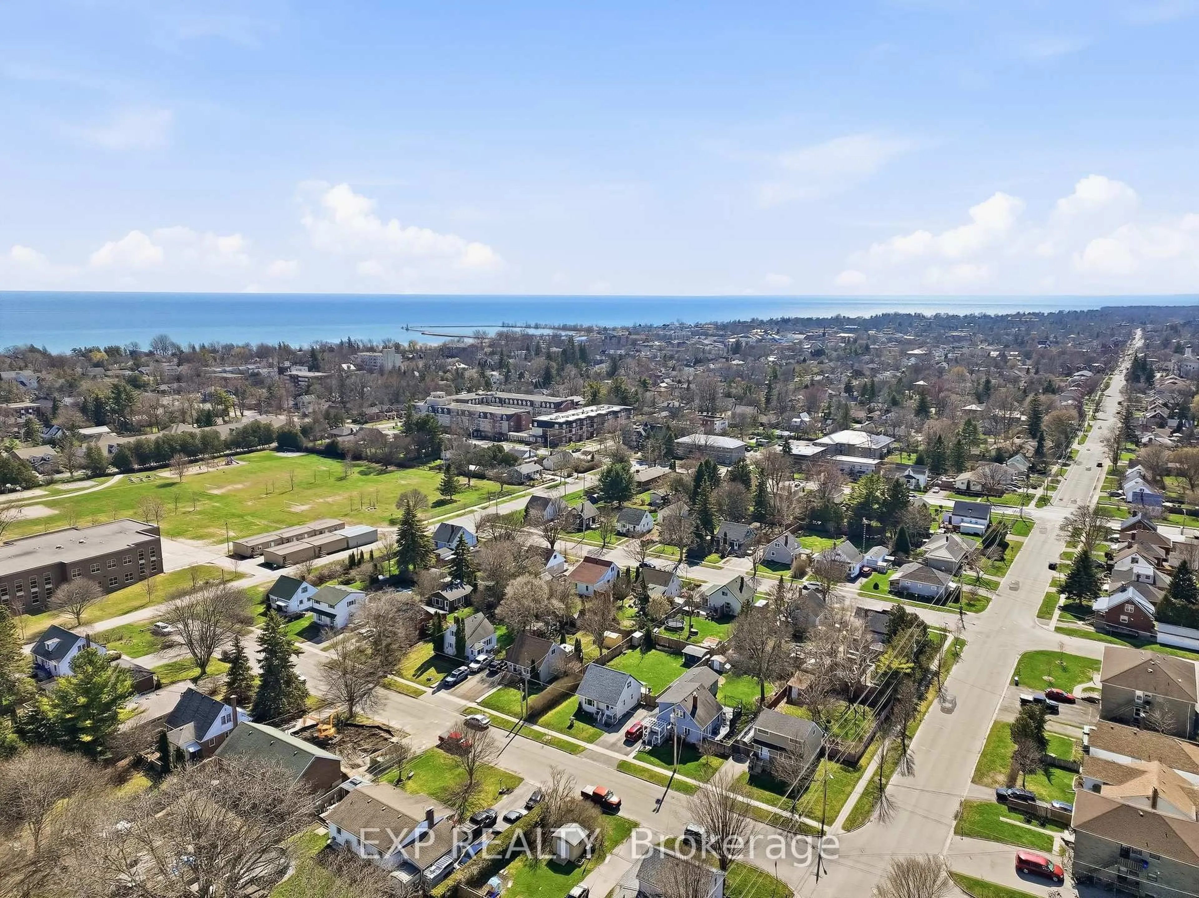 A pic from outside/outdoor area/front of a property/back of a property/a pic from drone, street for 383 Major St, Cobourg Ontario K9A 4C8