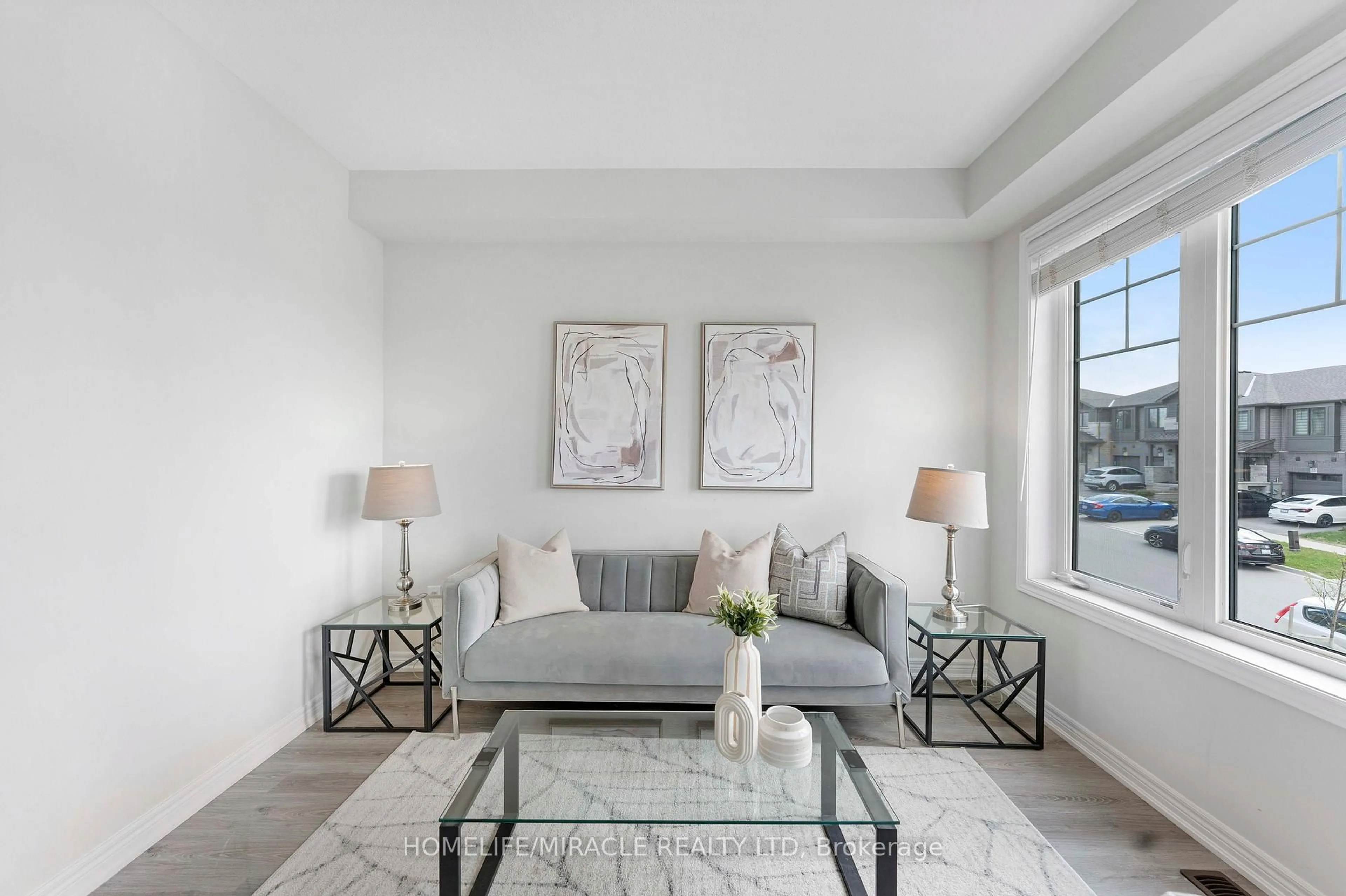 Living room with furniture, unknown for 50 Hollywood Crt, Cambridge Ontario N1R 0C7