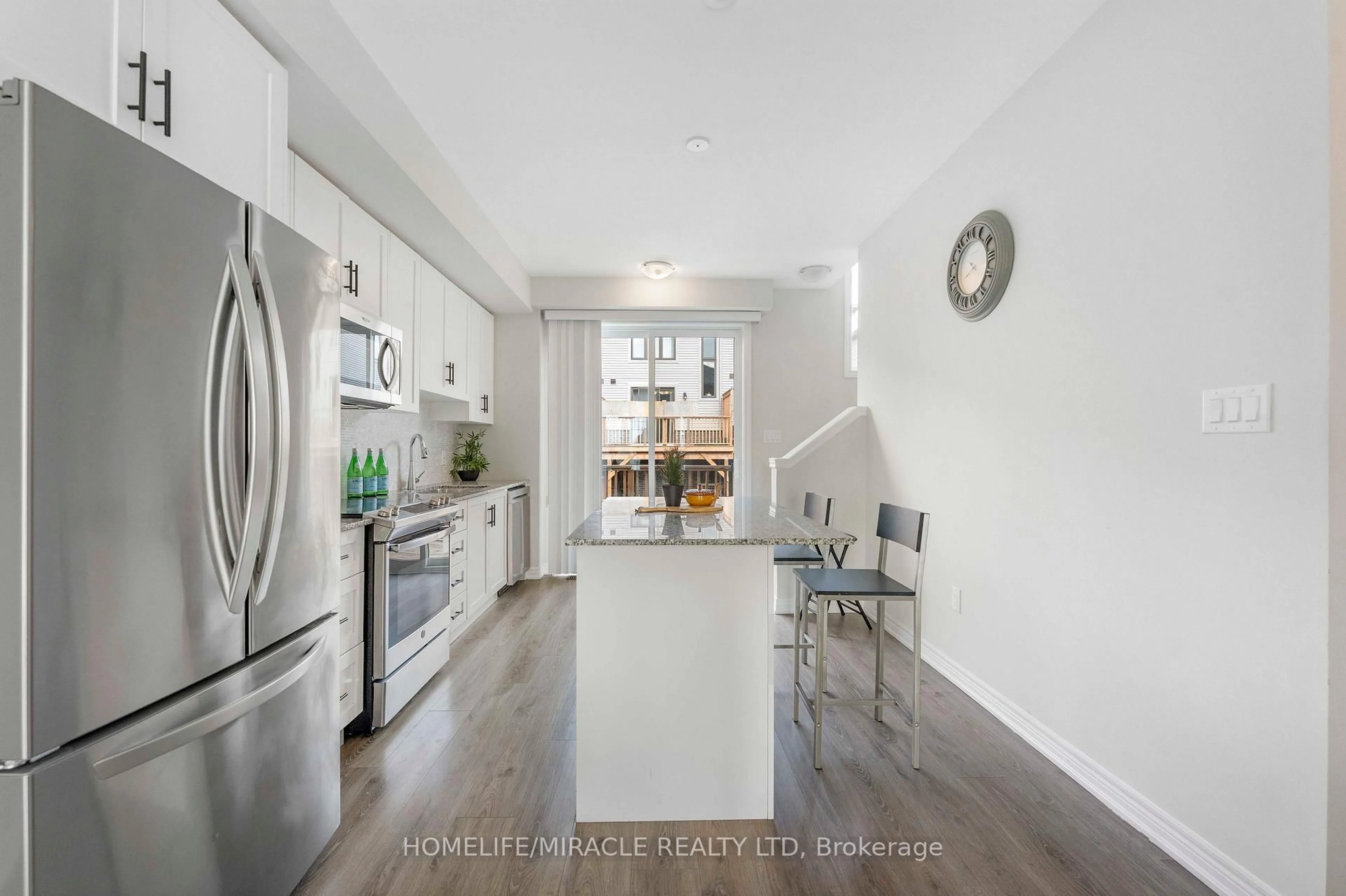 Open concept kitchen, unknown for 50 Hollywood Crt, Cambridge Ontario N1R 0C7