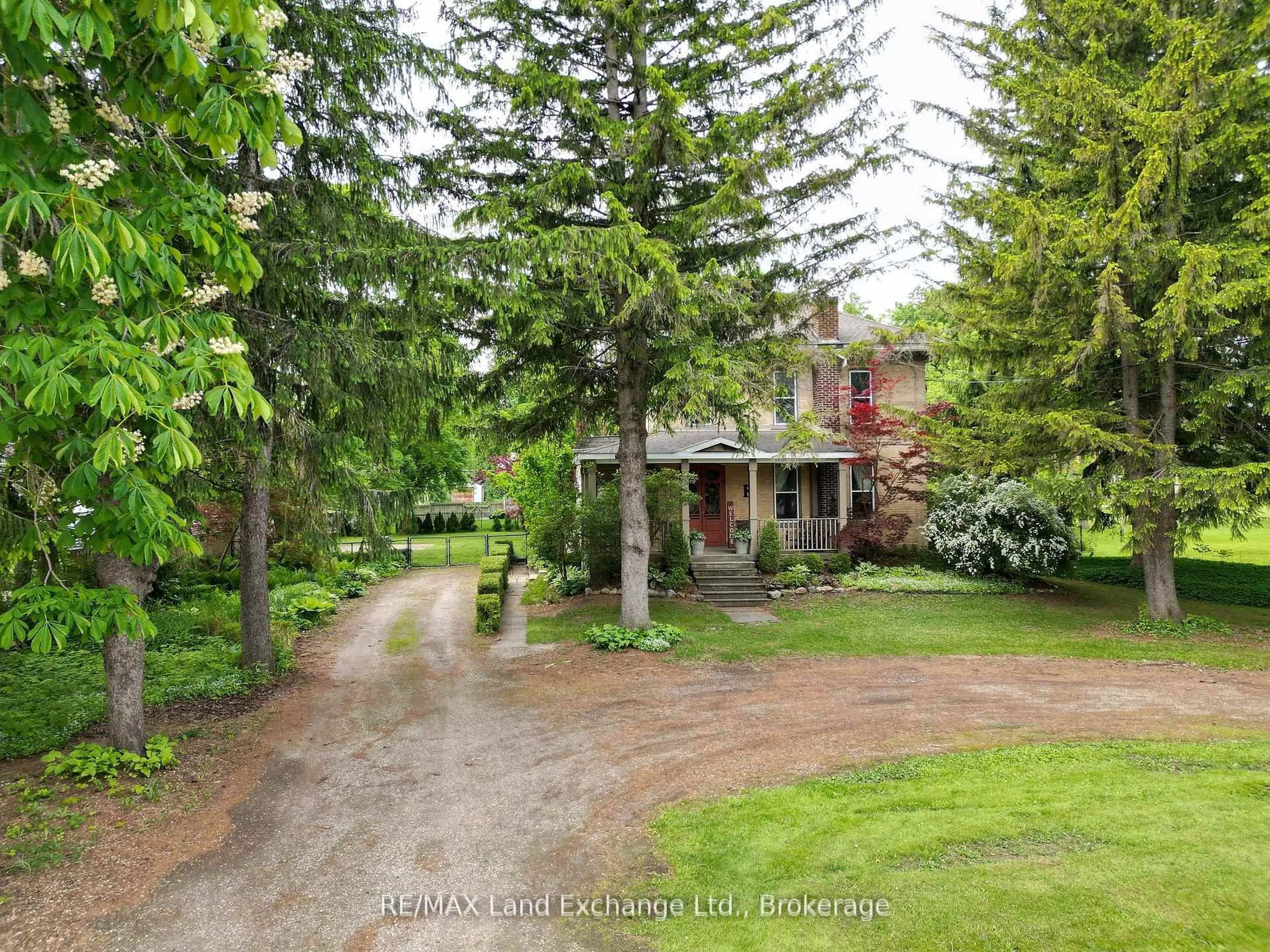 A pic from outside/outdoor area/front of a property/back of a property/a pic from drone, street for 20 Queen St, Huron-Kinloss Ontario N0G 2R0